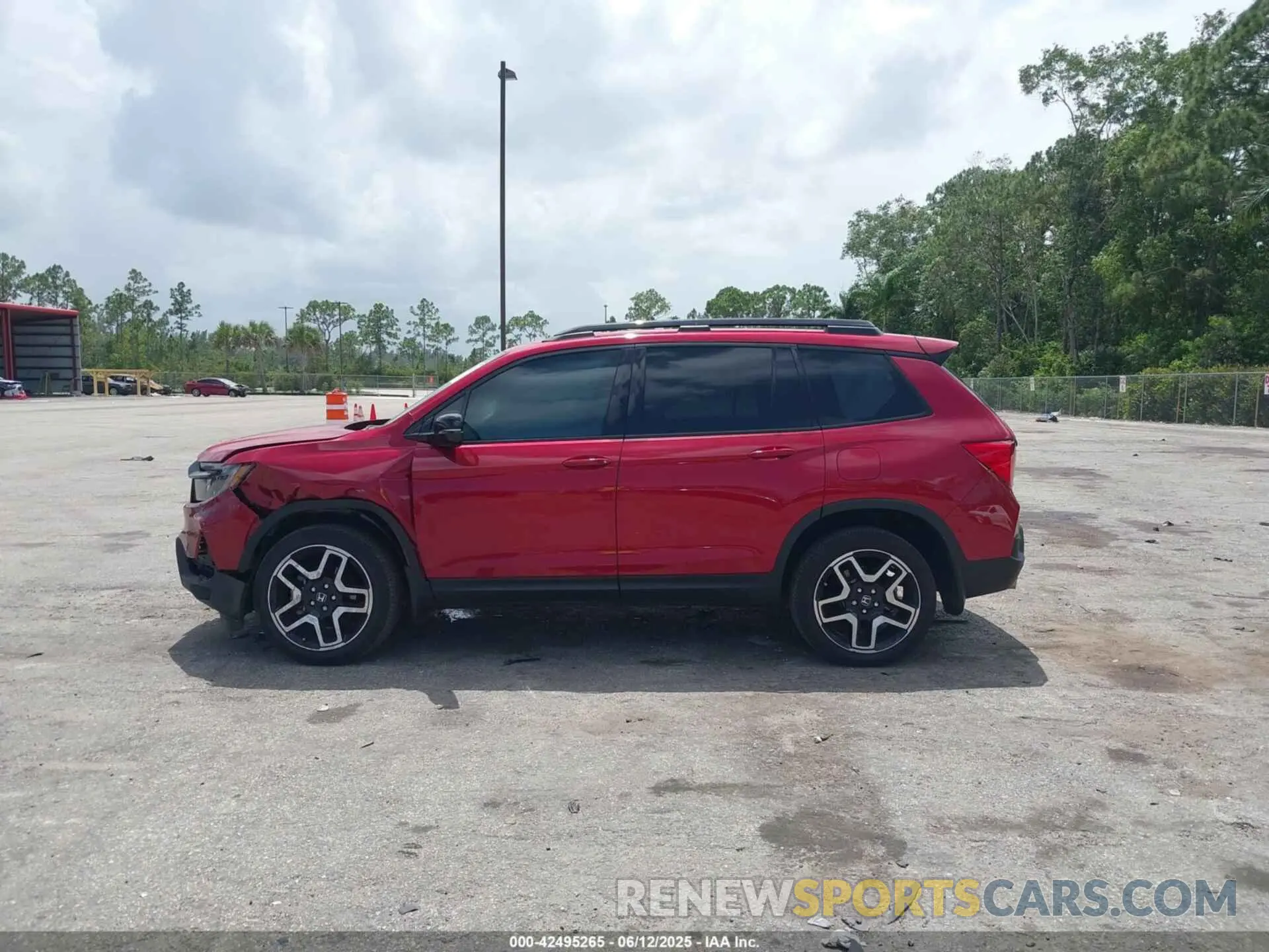 15 Photograph of a damaged car 5FNYF8H01PB031645 HONDA PASSPORT 2023