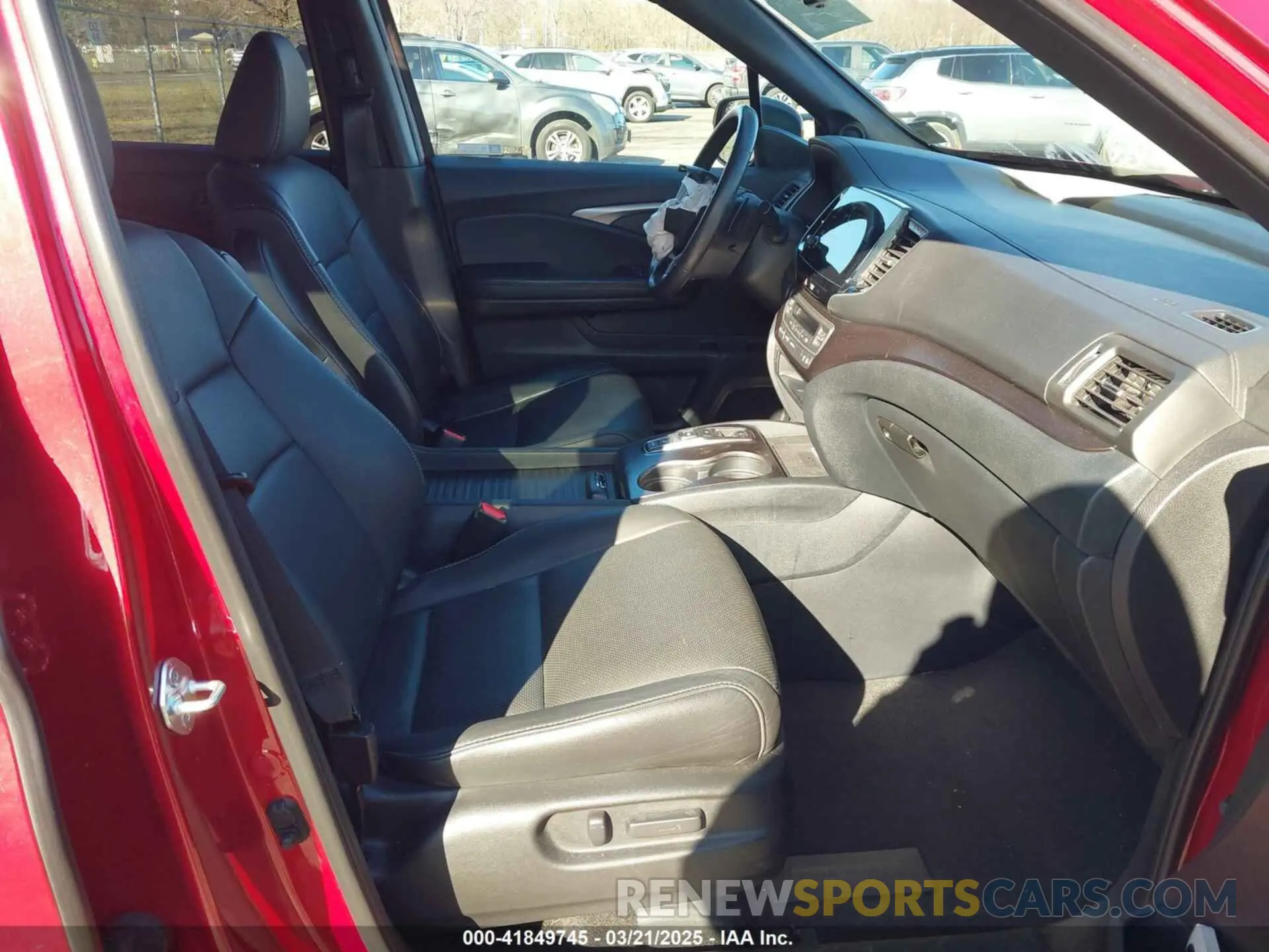 5 Photograph of a damaged car 5FNYF8H53PB010811 HONDA PASSPORT 2023