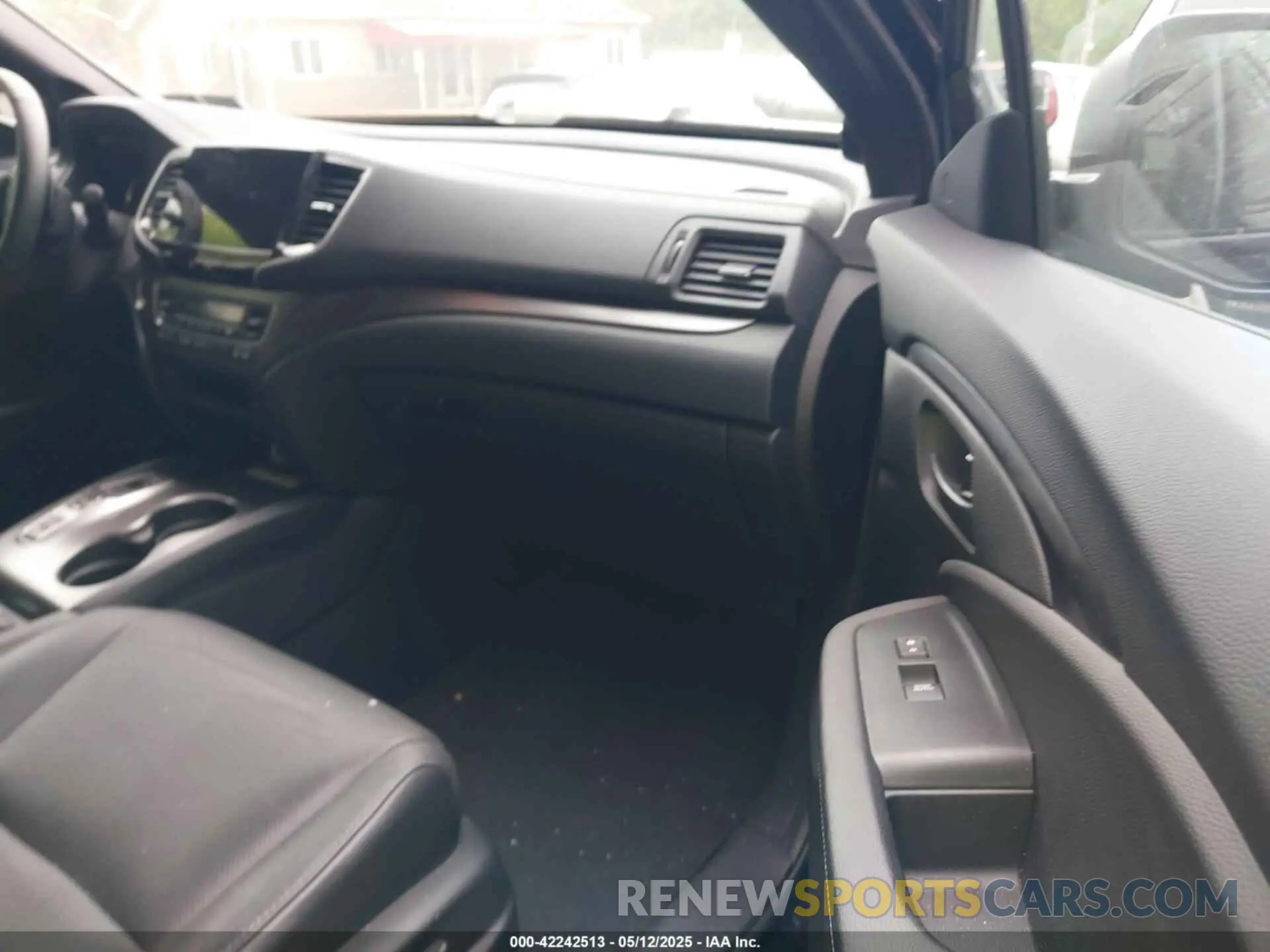 5 Photograph of a damaged car 5FNYF8H53PB011859 HONDA PASSPORT 2023