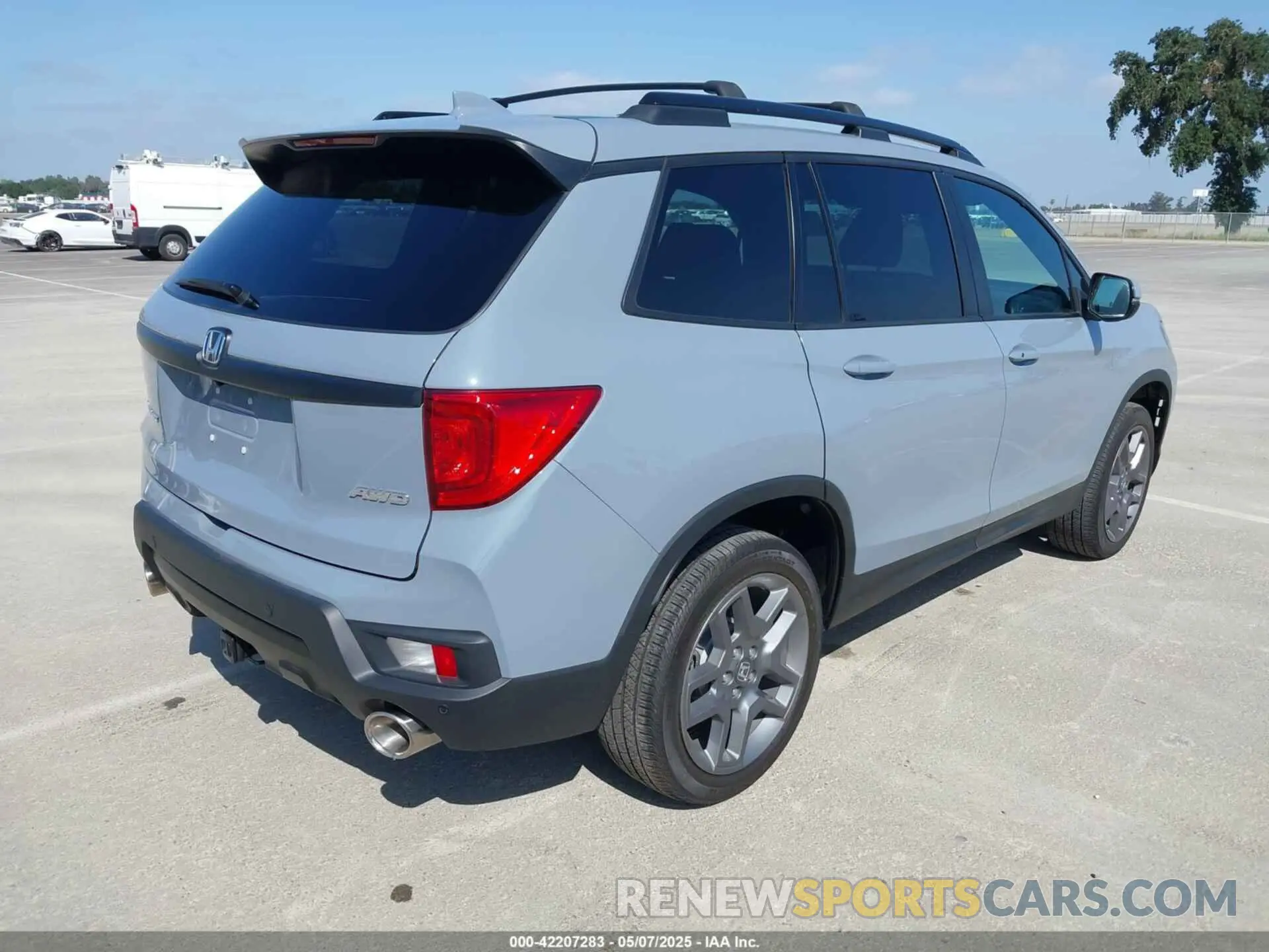 4 Photograph of a damaged car 5FNYF8H54PB008940 HONDA PASSPORT 2023