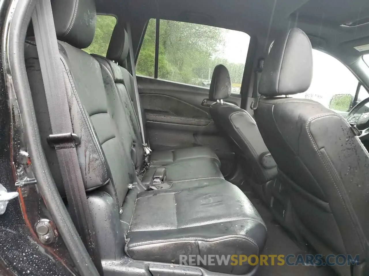 11 Photograph of a damaged car 5FNYF8H55PB022183 HONDA PASSPORT 2023