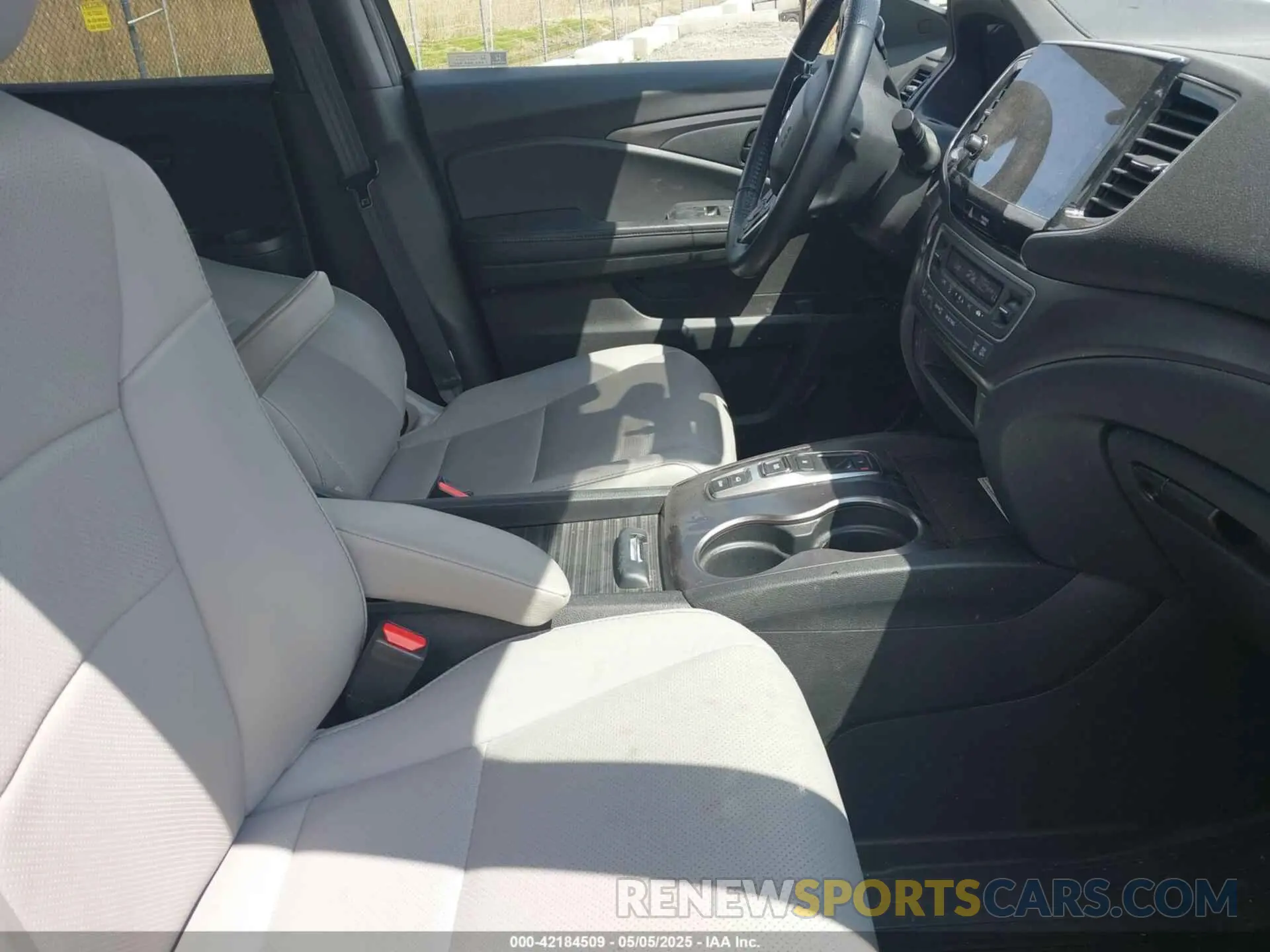 5 Photograph of a damaged car 5FNYF8H57PB004896 HONDA PASSPORT 2023