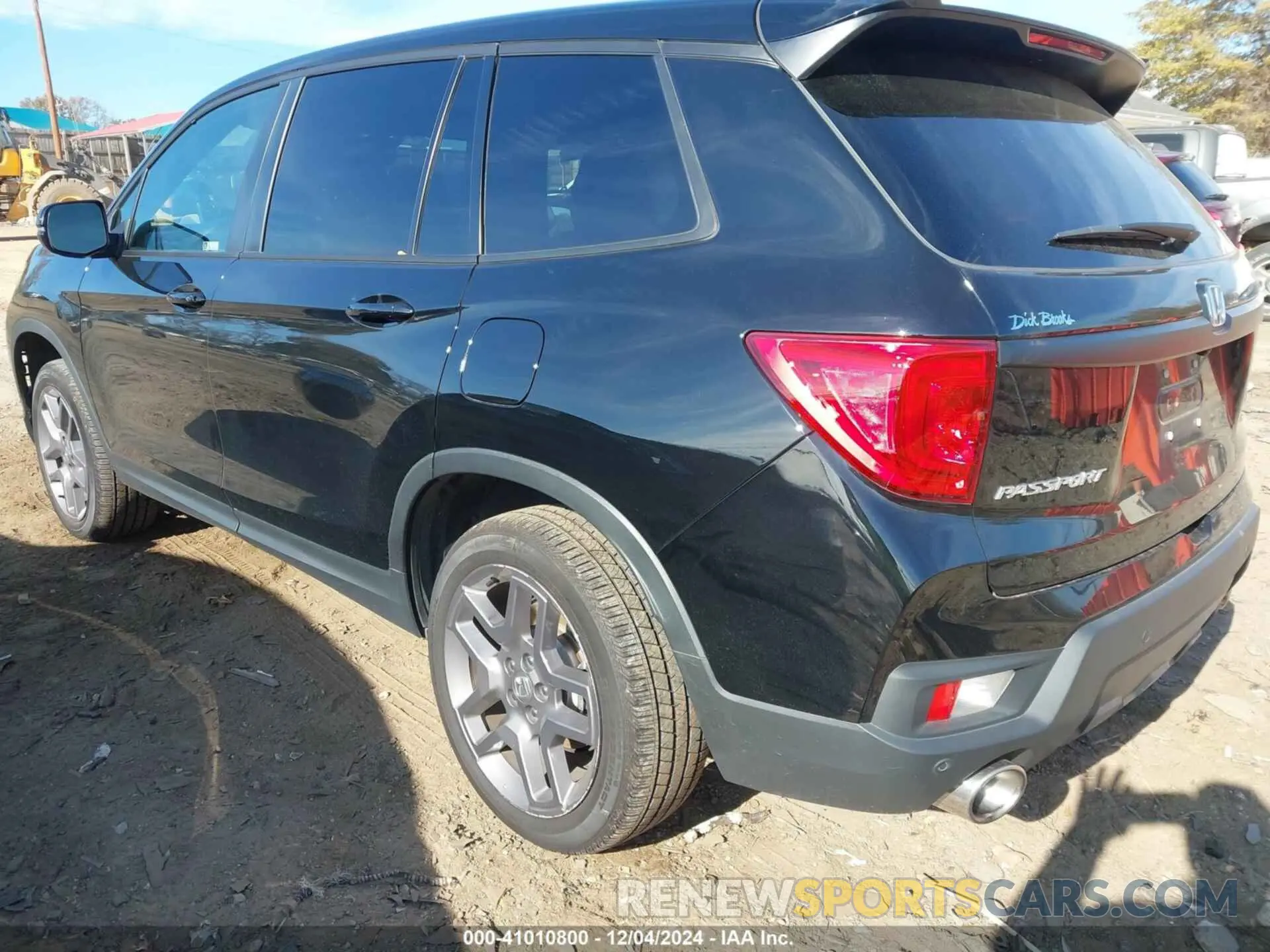 3 Photograph of a damaged car 5FNYF8H57PB019186 HONDA PASSPORT 2023