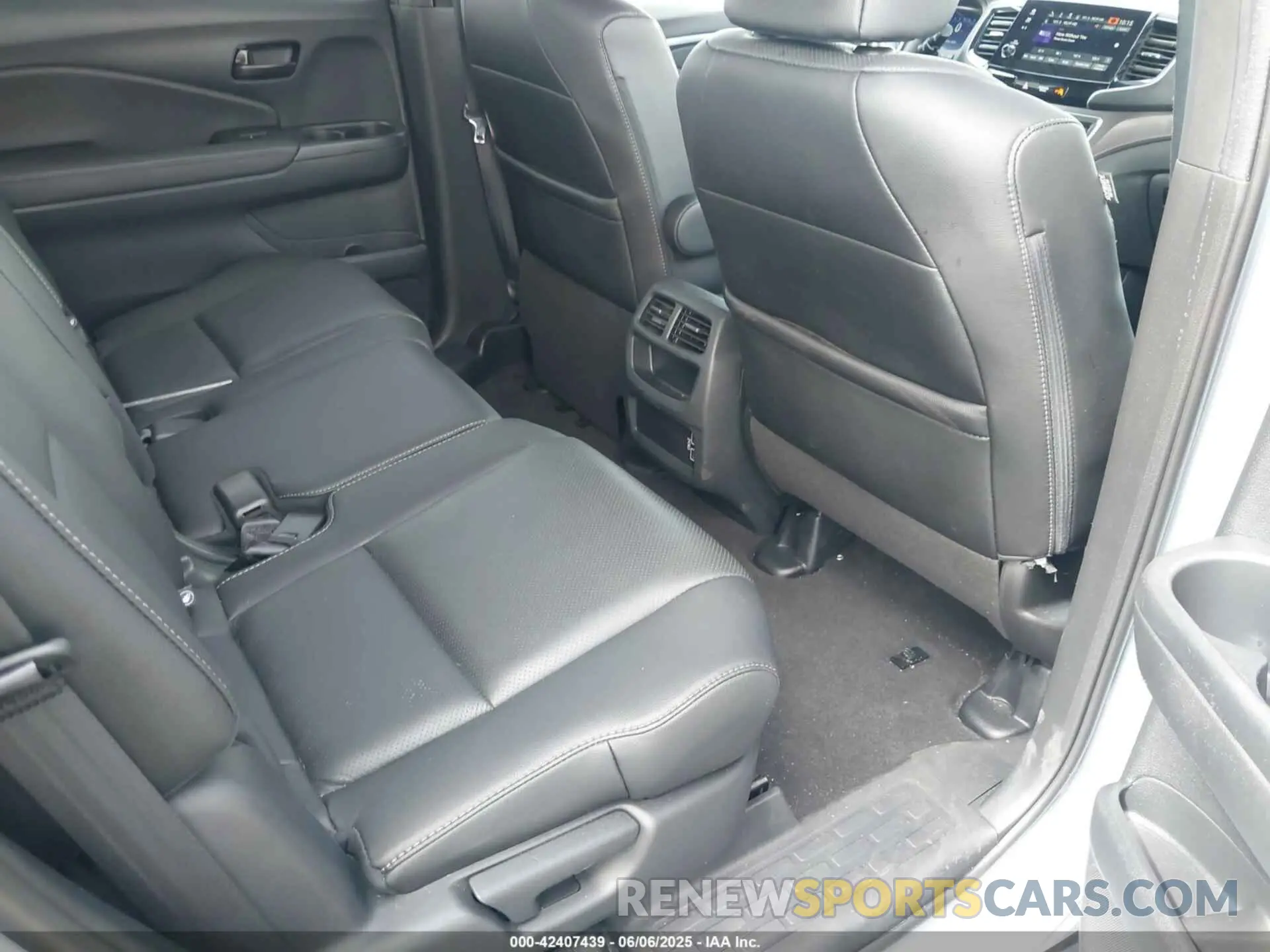 8 Photograph of a damaged car 5FNYF8H57PB020516 HONDA PASSPORT 2023