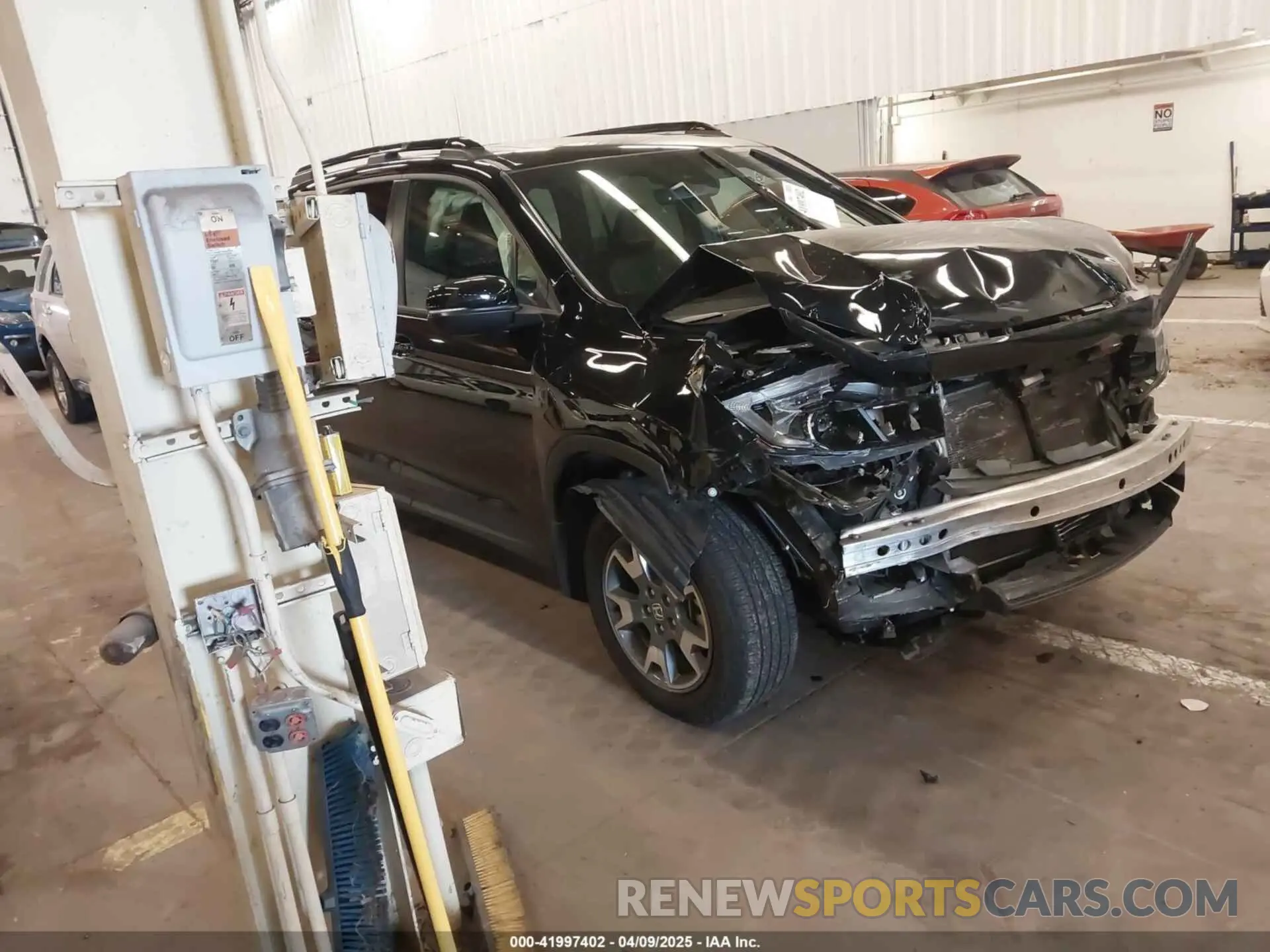 1 Photograph of a damaged car 5FNYF8H64PB016819 HONDA PASSPORT 2023