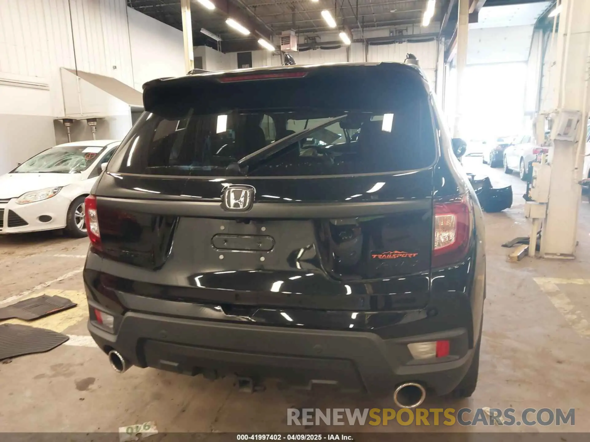 17 Photograph of a damaged car 5FNYF8H64PB016819 HONDA PASSPORT 2023