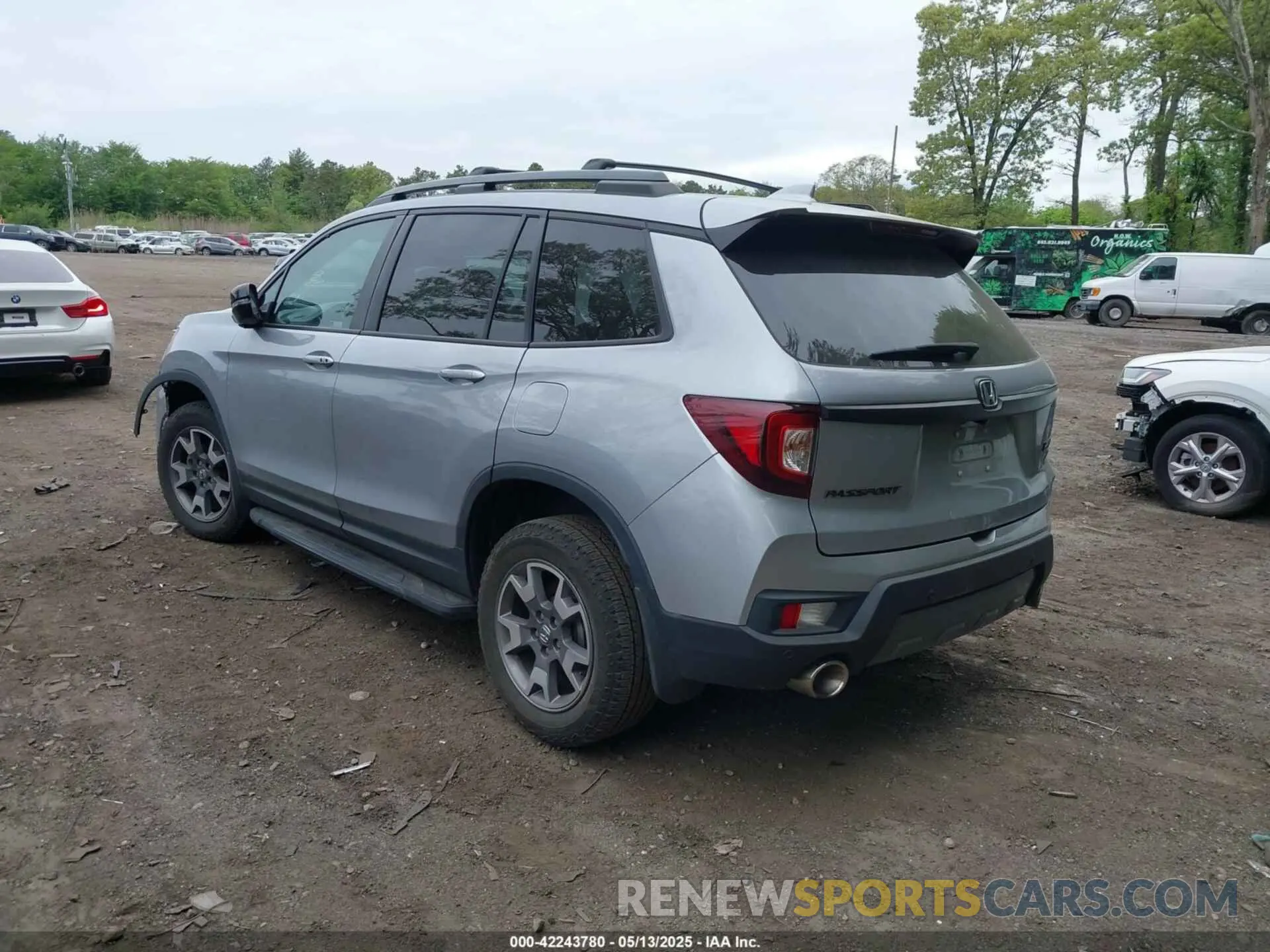 3 Photograph of a damaged car 5FNYF8H66PB024923 HONDA PASSPORT 2023