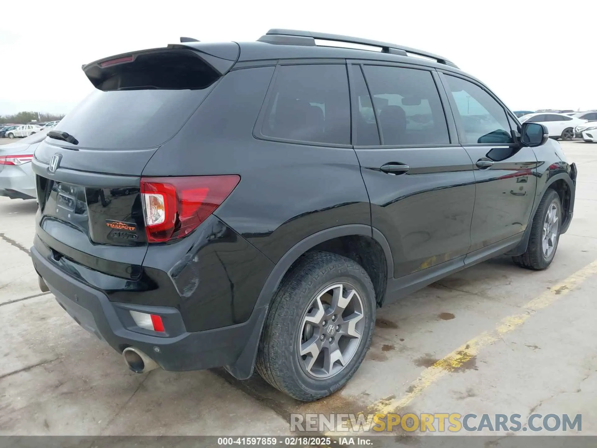 4 Photograph of a damaged car 5FNYF8H67PB006933 HONDA PASSPORT 2023