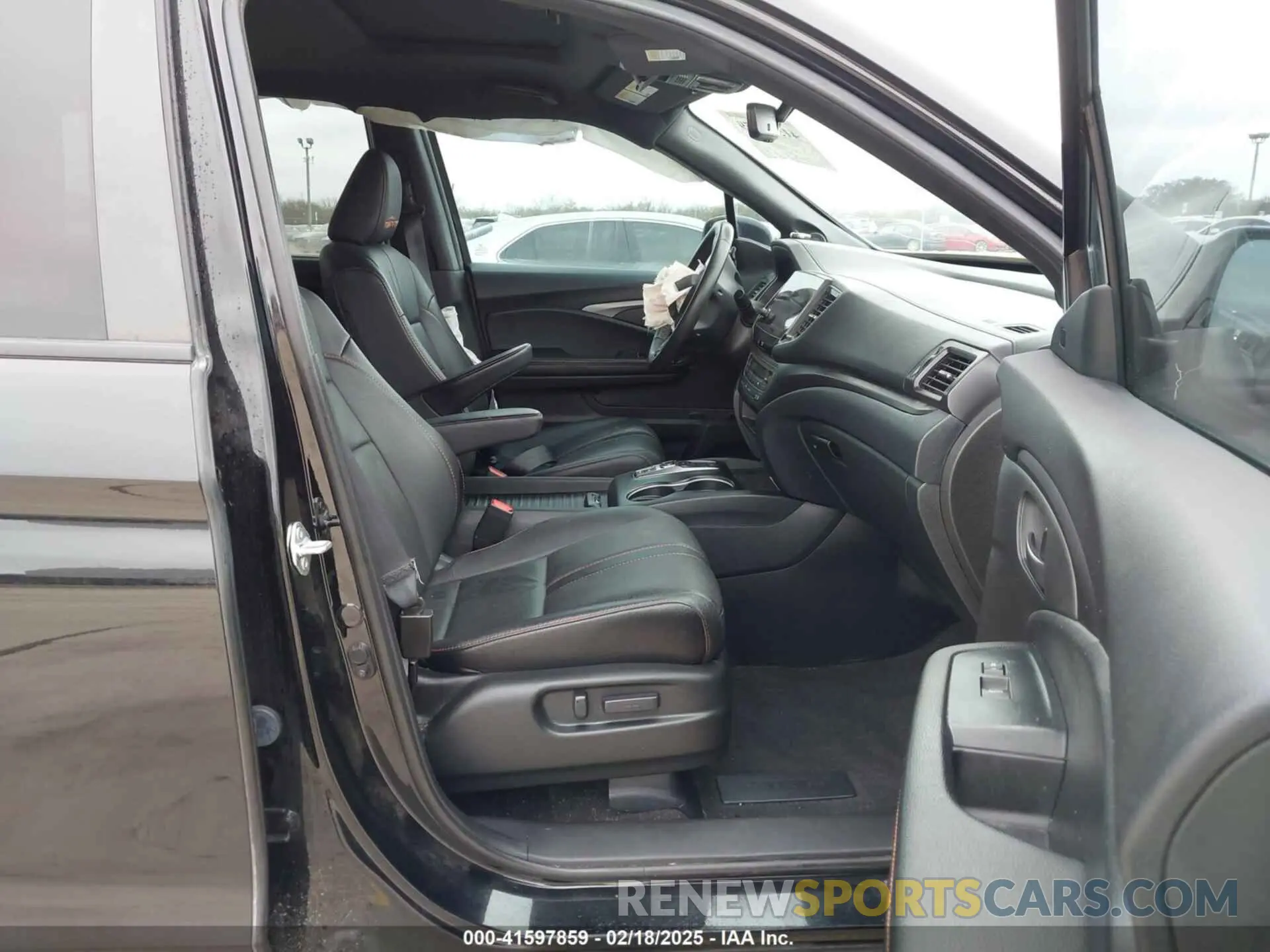 5 Photograph of a damaged car 5FNYF8H67PB006933 HONDA PASSPORT 2023