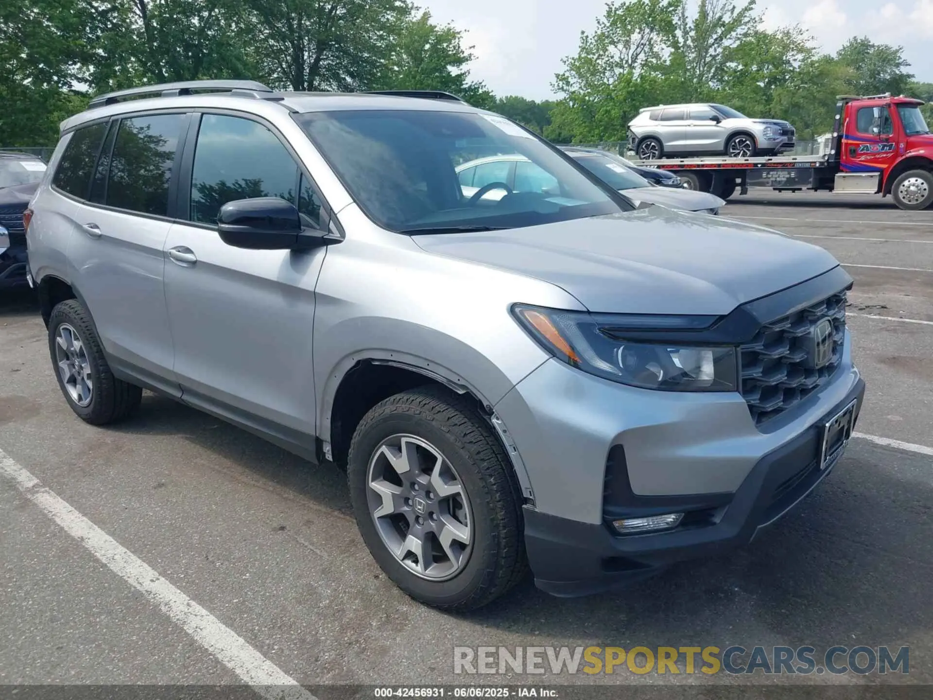 1 Photograph of a damaged car 5FNYF8H68PB043019 HONDA PASSPORT 2023