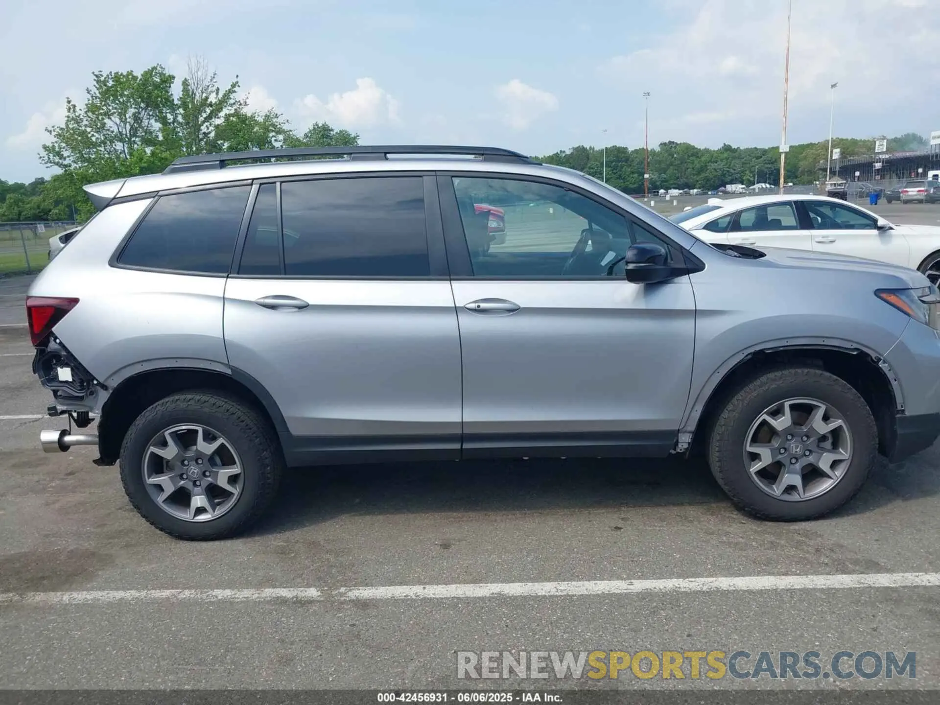 13 Photograph of a damaged car 5FNYF8H68PB043019 HONDA PASSPORT 2023
