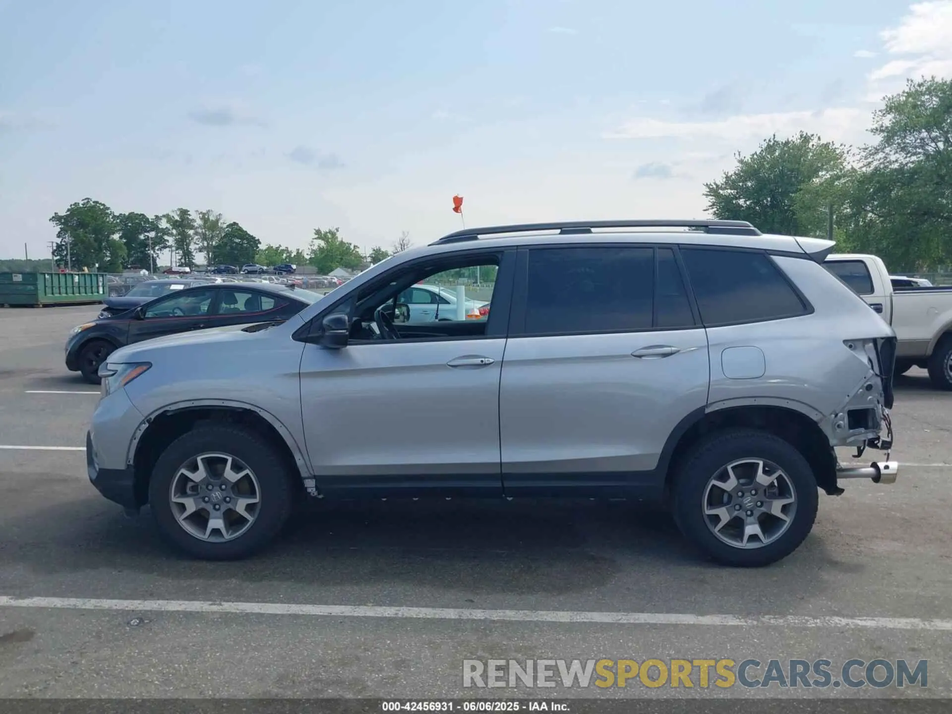 14 Photograph of a damaged car 5FNYF8H68PB043019 HONDA PASSPORT 2023