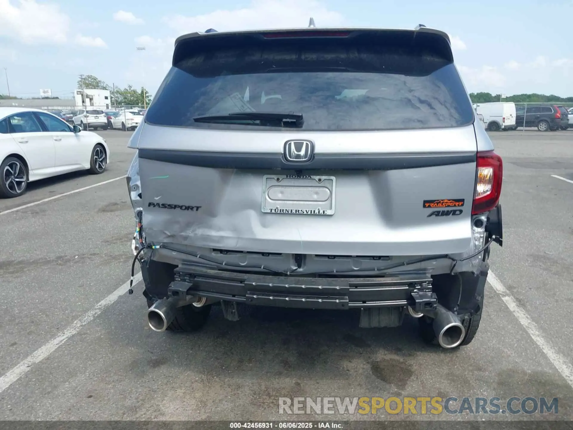 16 Photograph of a damaged car 5FNYF8H68PB043019 HONDA PASSPORT 2023