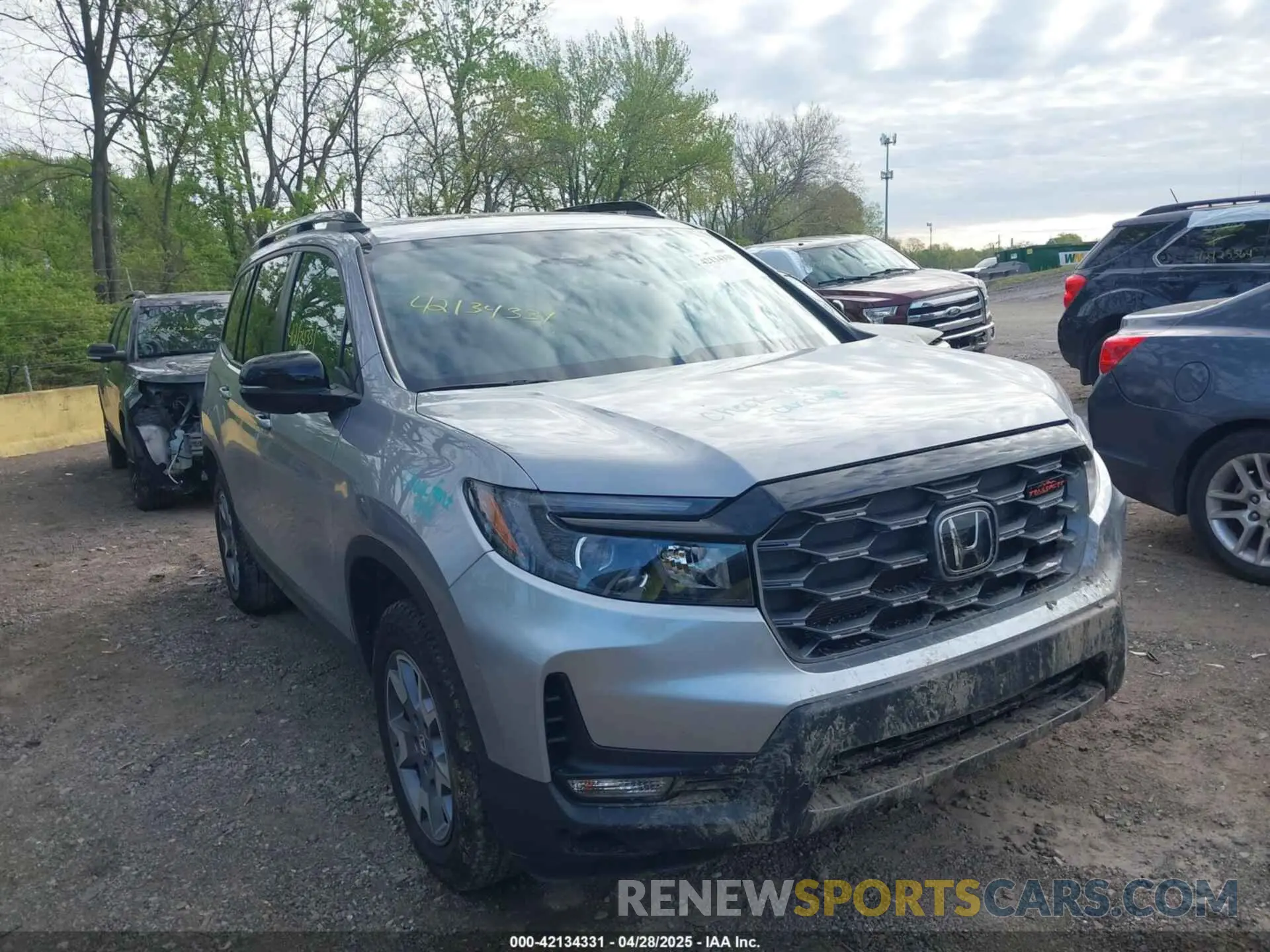 1 Photograph of a damaged car 5FNYF8H6XPB044222 HONDA PASSPORT 2023