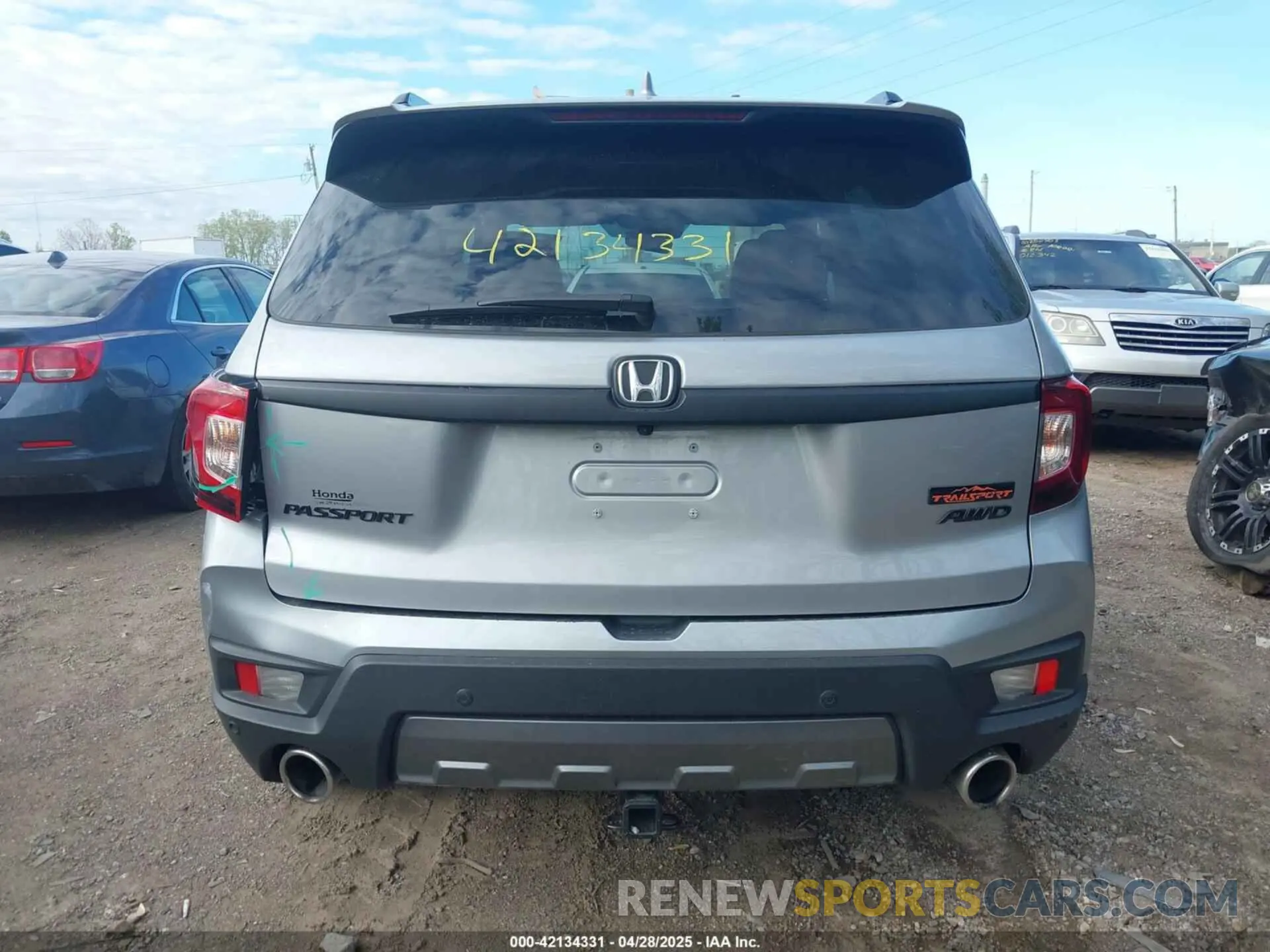 17 Photograph of a damaged car 5FNYF8H6XPB044222 HONDA PASSPORT 2023