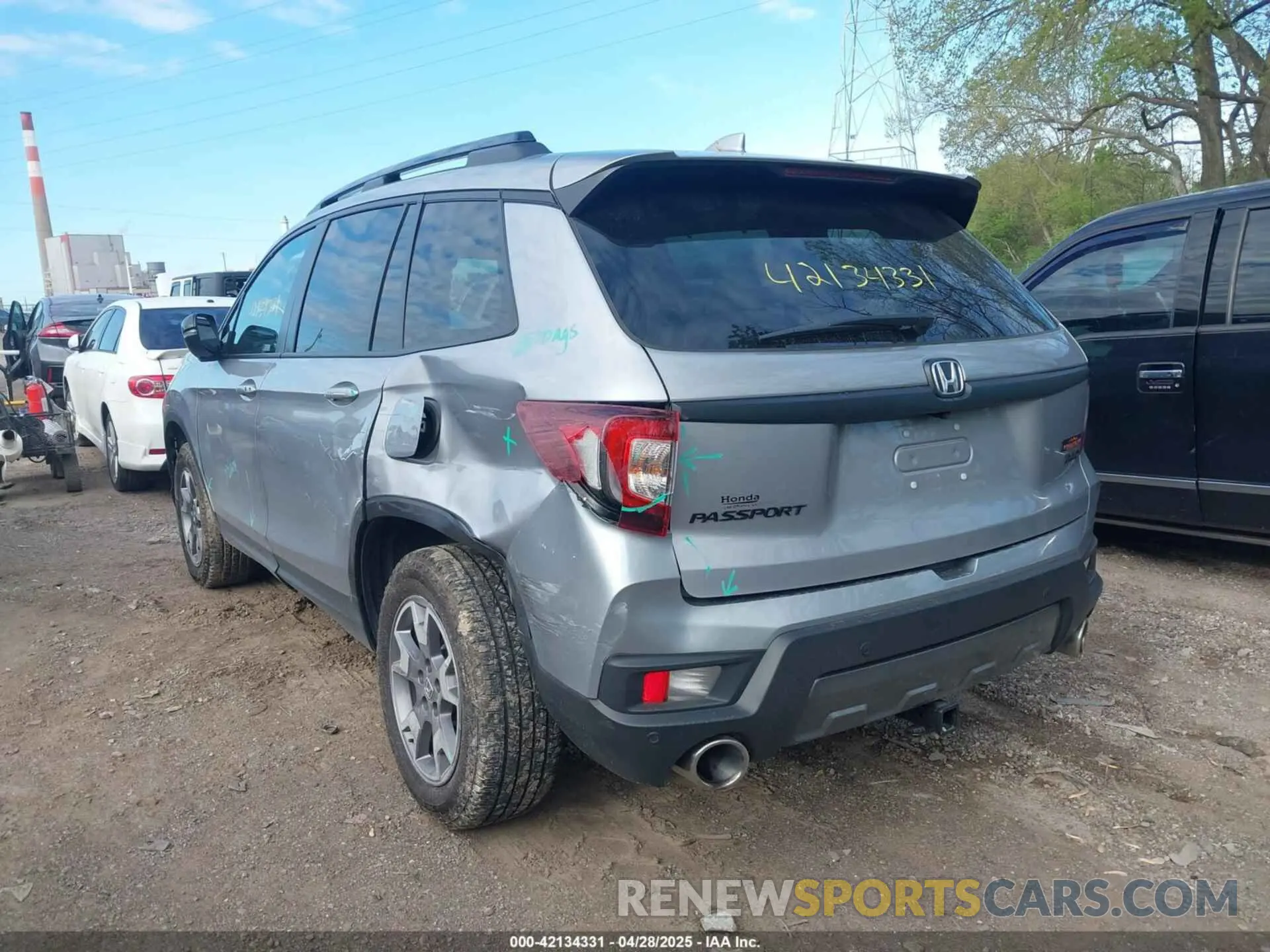 3 Photograph of a damaged car 5FNYF8H6XPB044222 HONDA PASSPORT 2023