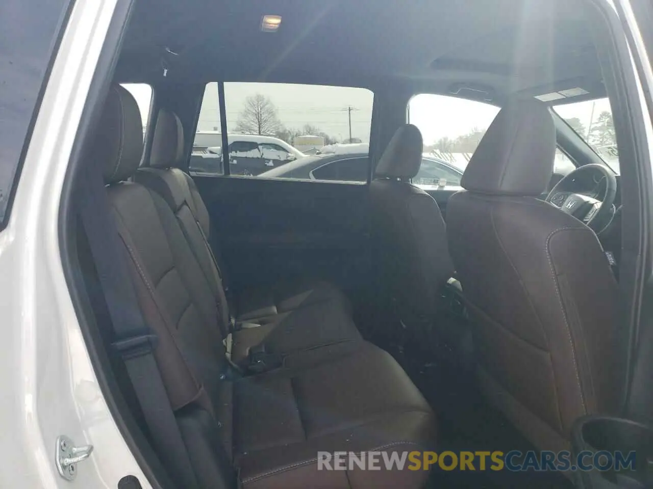 11 Photograph of a damaged car 5FNYF8H50RB023552 HONDA PASSPORT 2024