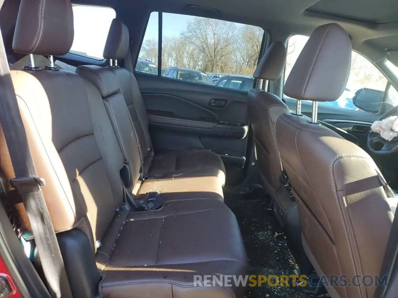 11 Photograph of a damaged car 5FNYF8H52RB010348 HONDA PASSPORT 2024