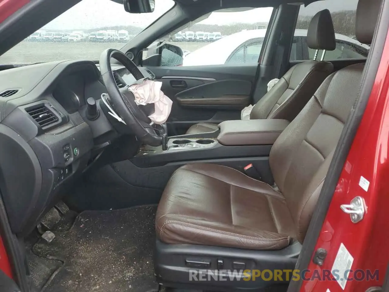 7 Photograph of a damaged car 5FNYF8H52RB010348 HONDA PASSPORT 2024