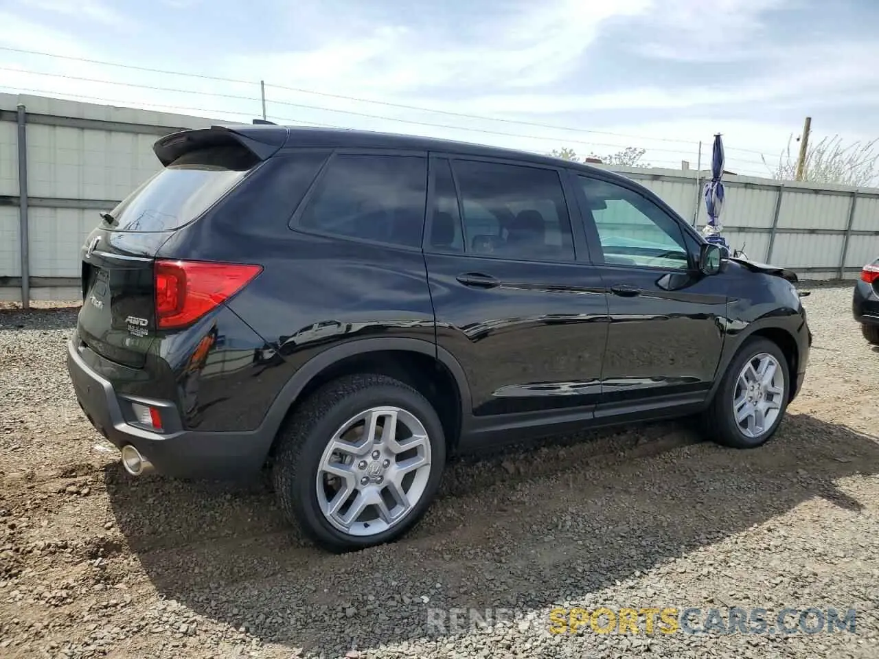 3 Photograph of a damaged car 5FNYF8H53RB009113 HONDA PASSPORT 2024