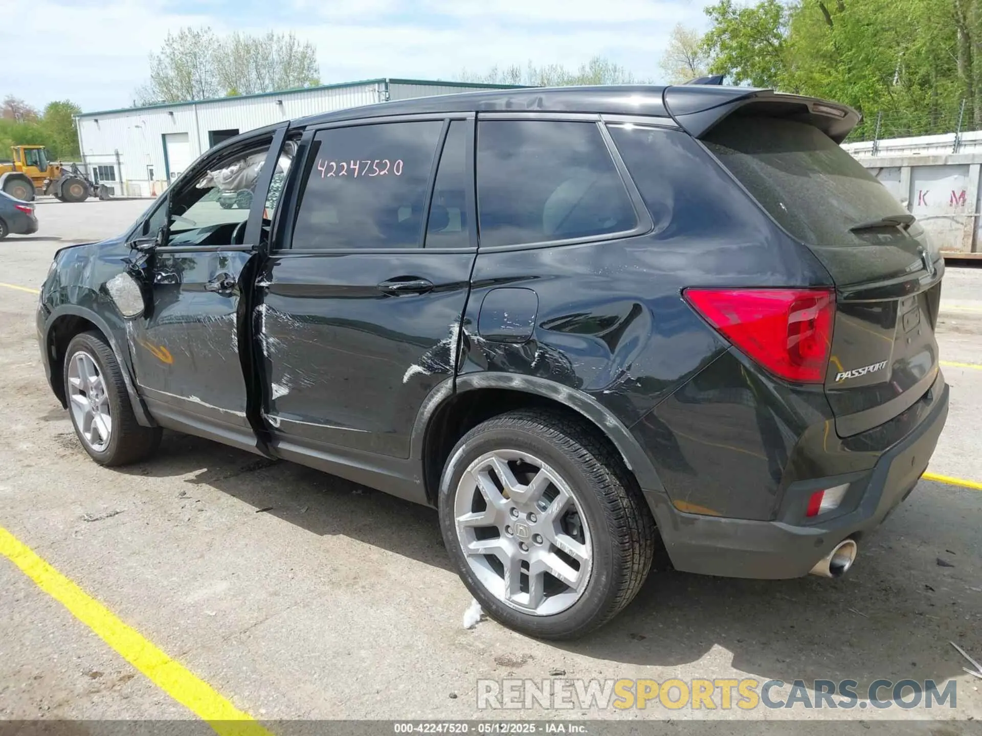 3 Photograph of a damaged car 5FNYF8H55RB004740 HONDA PASSPORT 2024