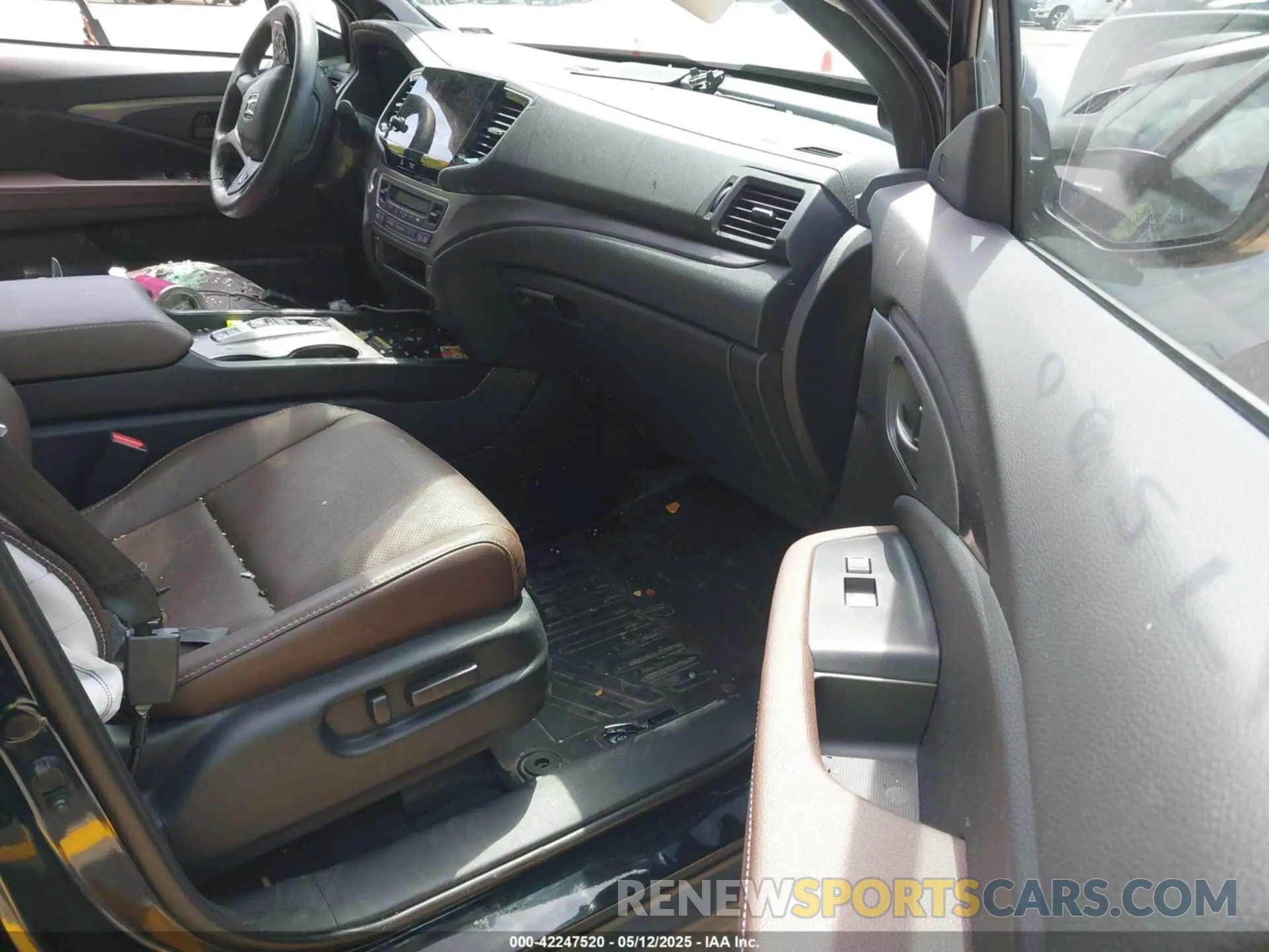 5 Photograph of a damaged car 5FNYF8H55RB004740 HONDA PASSPORT 2024