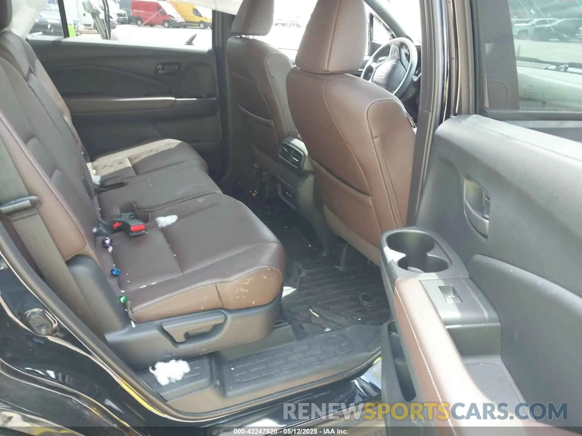 8 Photograph of a damaged car 5FNYF8H55RB004740 HONDA PASSPORT 2024