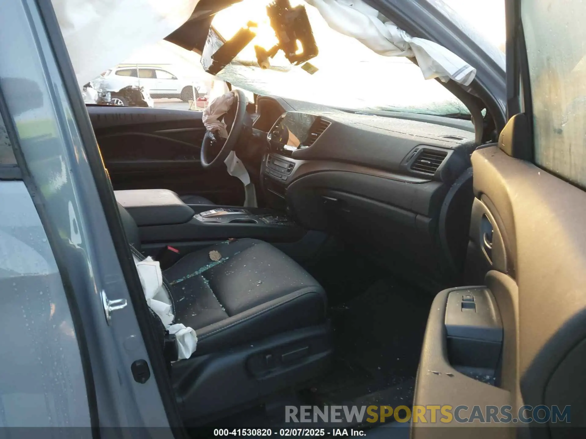 5 Photograph of a damaged car 5FNYF8H5XRB017807 HONDA PASSPORT 2024