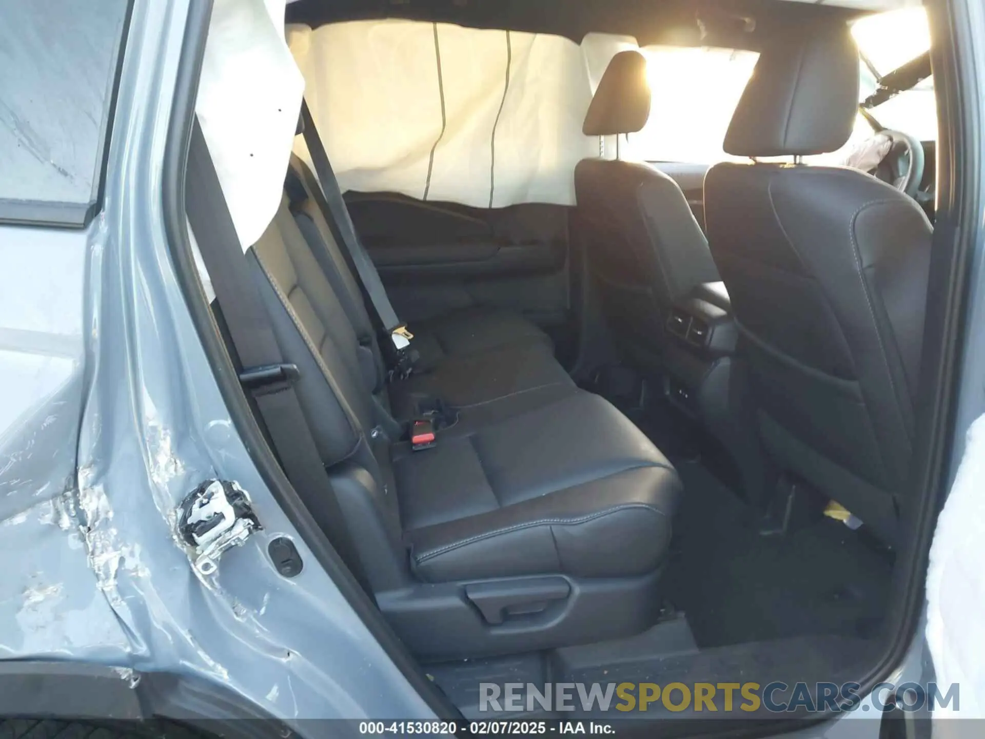 8 Photograph of a damaged car 5FNYF8H5XRB017807 HONDA PASSPORT 2024