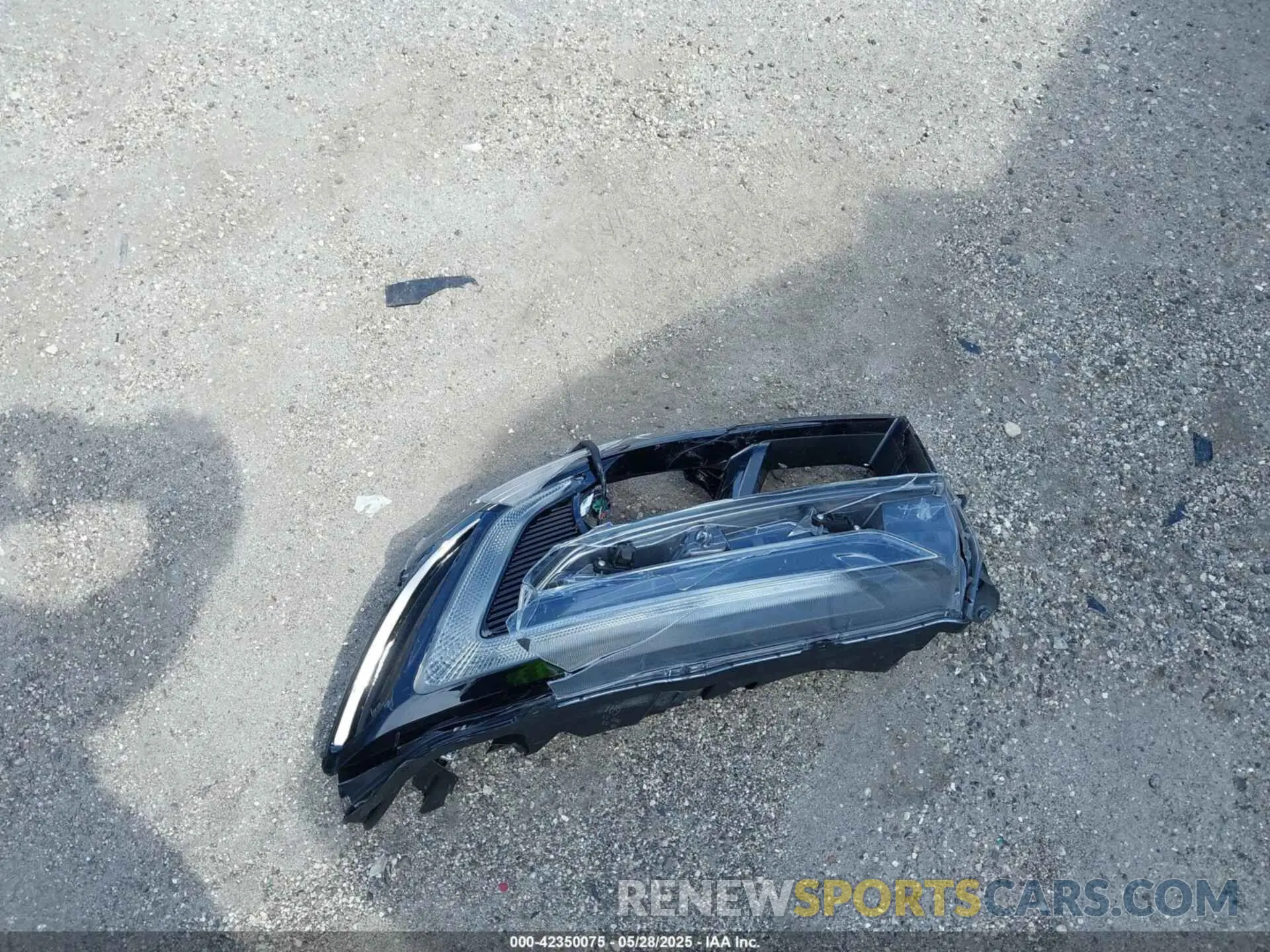 11 Photograph of a damaged car 5FNYF8H6XRB000224 HONDA PASSPORT 2024