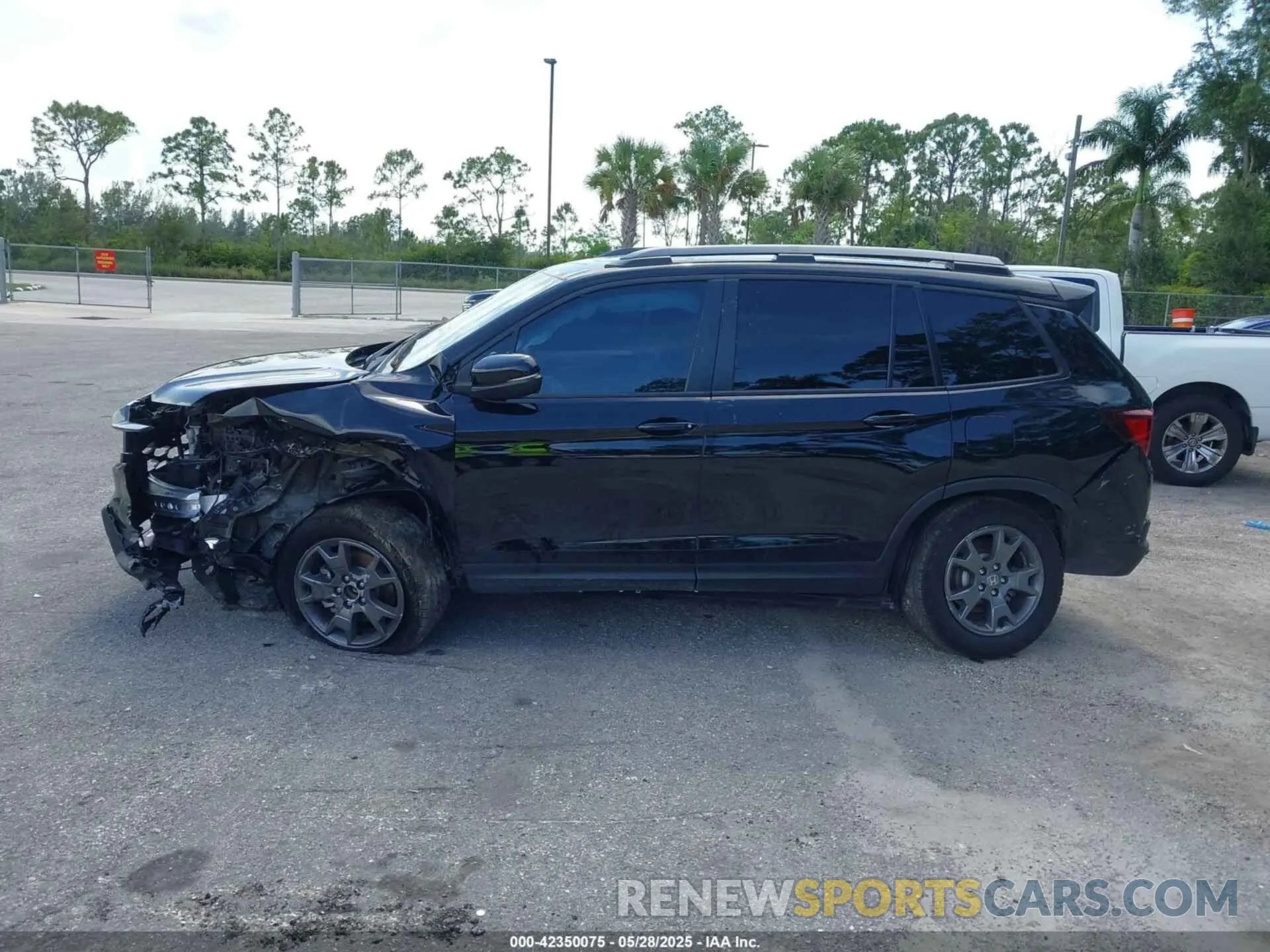 14 Photograph of a damaged car 5FNYF8H6XRB000224 HONDA PASSPORT 2024