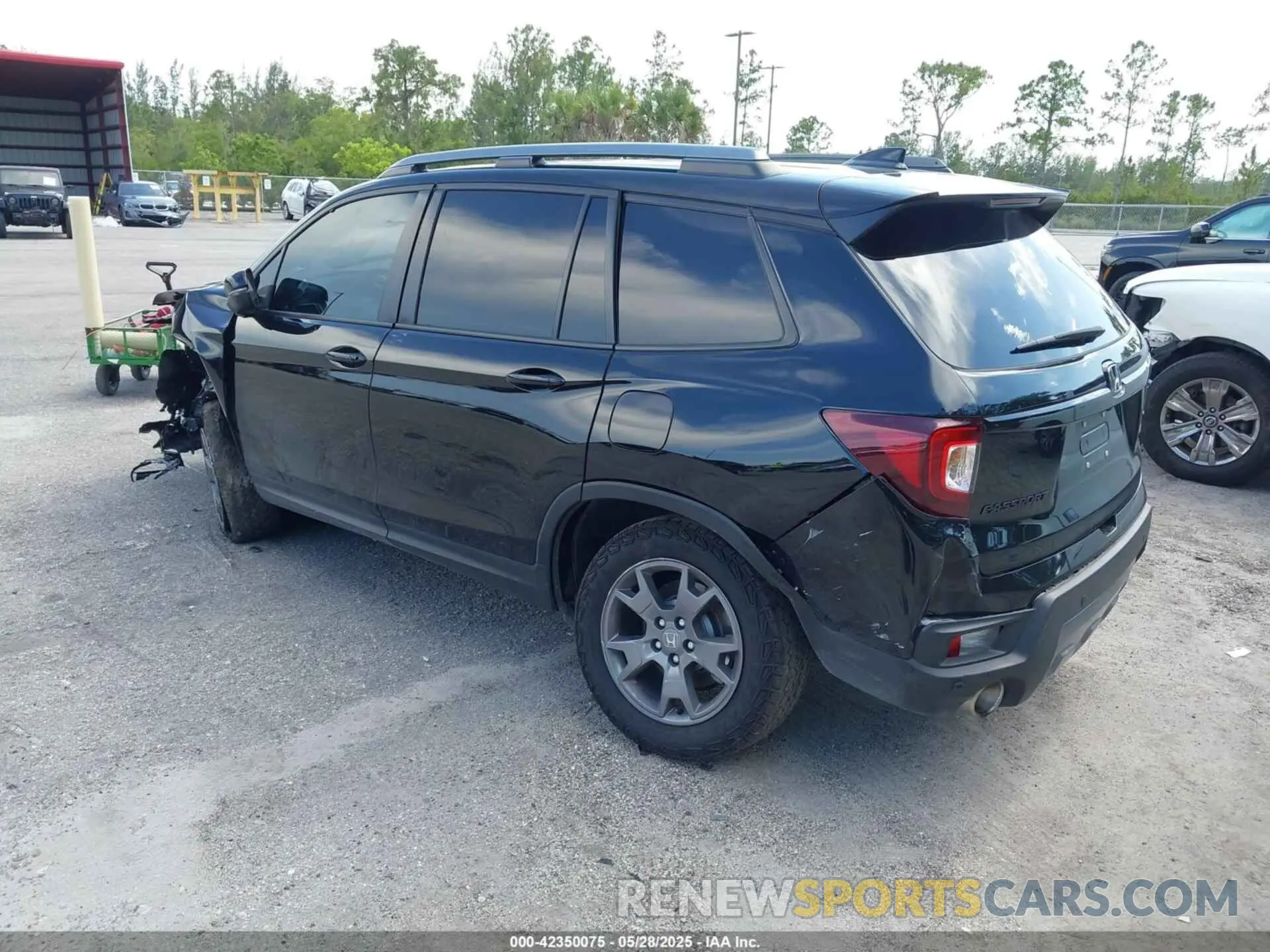 3 Photograph of a damaged car 5FNYF8H6XRB000224 HONDA PASSPORT 2024