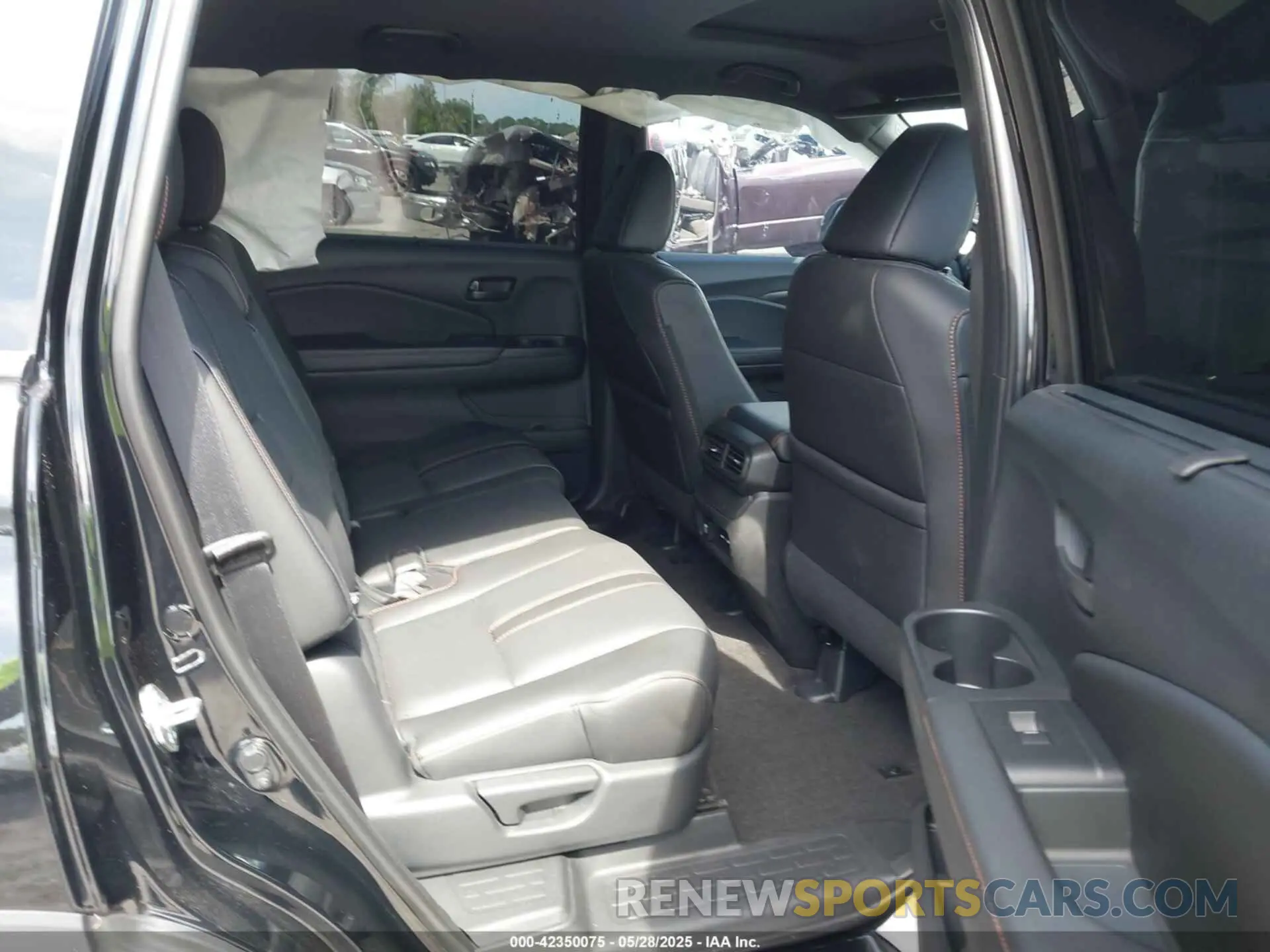 8 Photograph of a damaged car 5FNYF8H6XRB000224 HONDA PASSPORT 2024