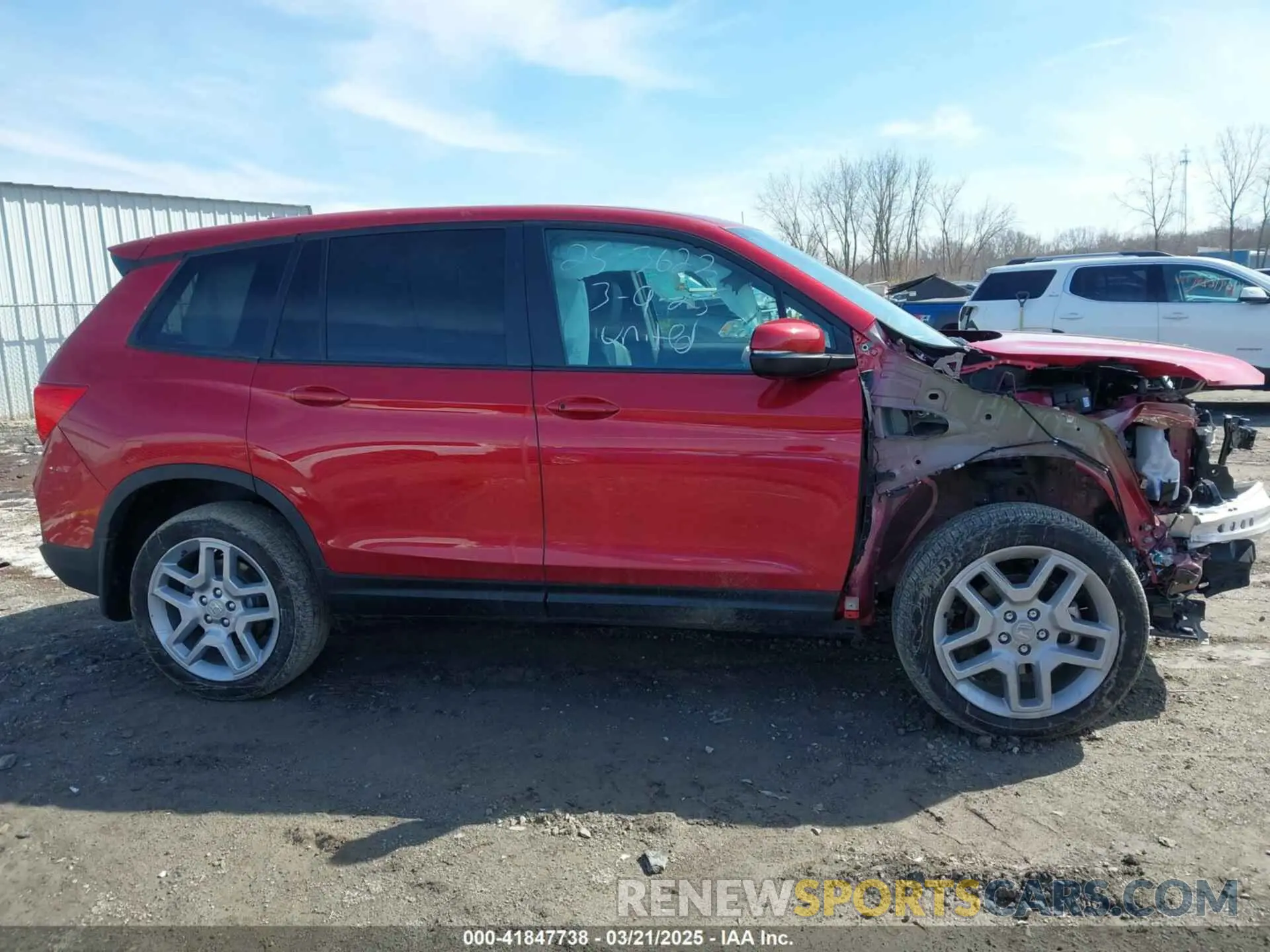 14 Photograph of a damaged car 5FNYF8H51SB003901 HONDA PASSPORT 2025