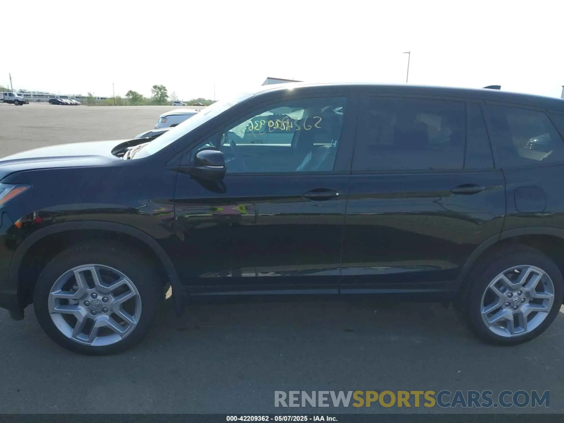 14 Photograph of a damaged car 5FNYF8H51SB012730 HONDA PASSPORT 2025
