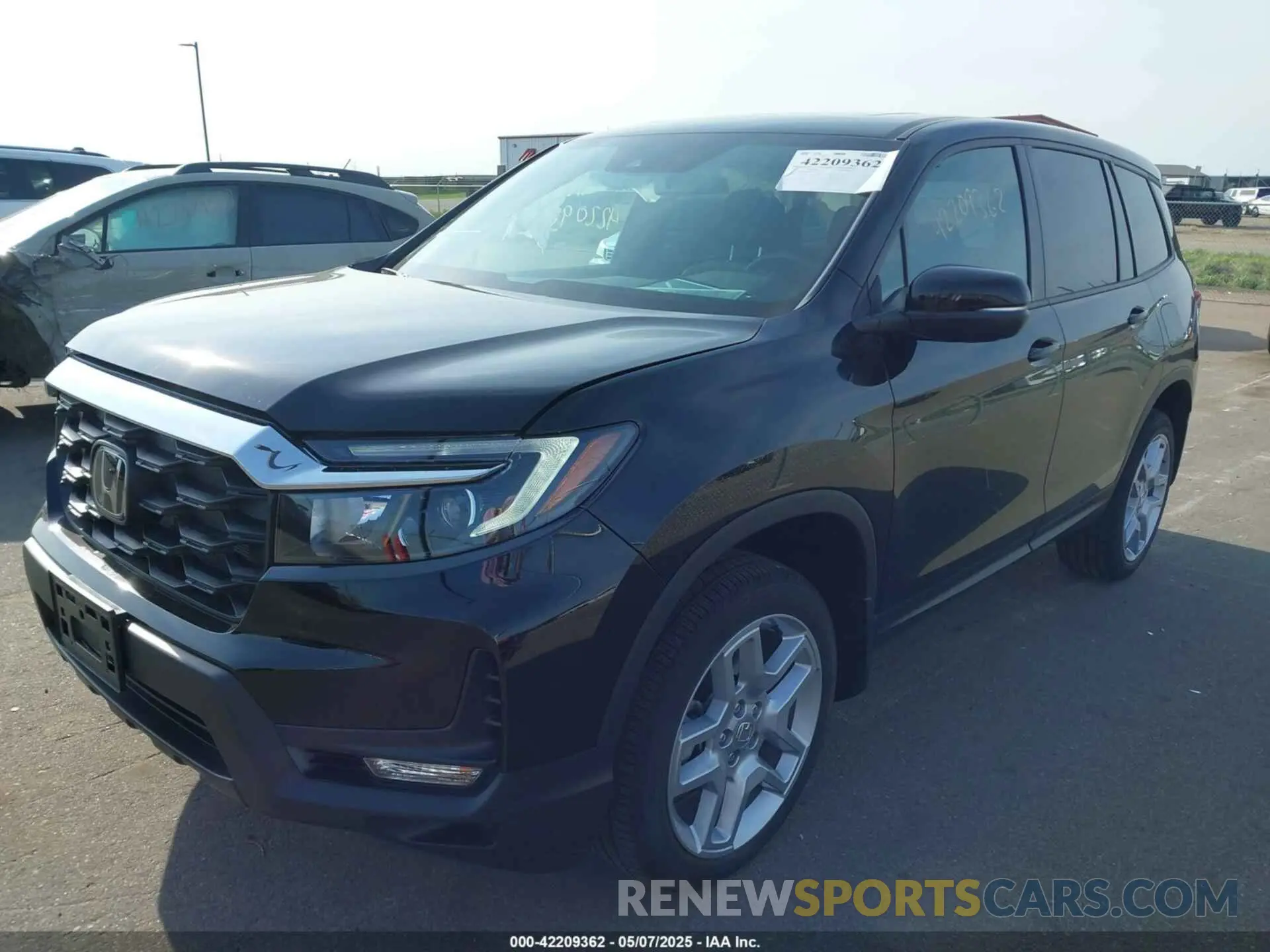 2 Photograph of a damaged car 5FNYF8H51SB012730 HONDA PASSPORT 2025