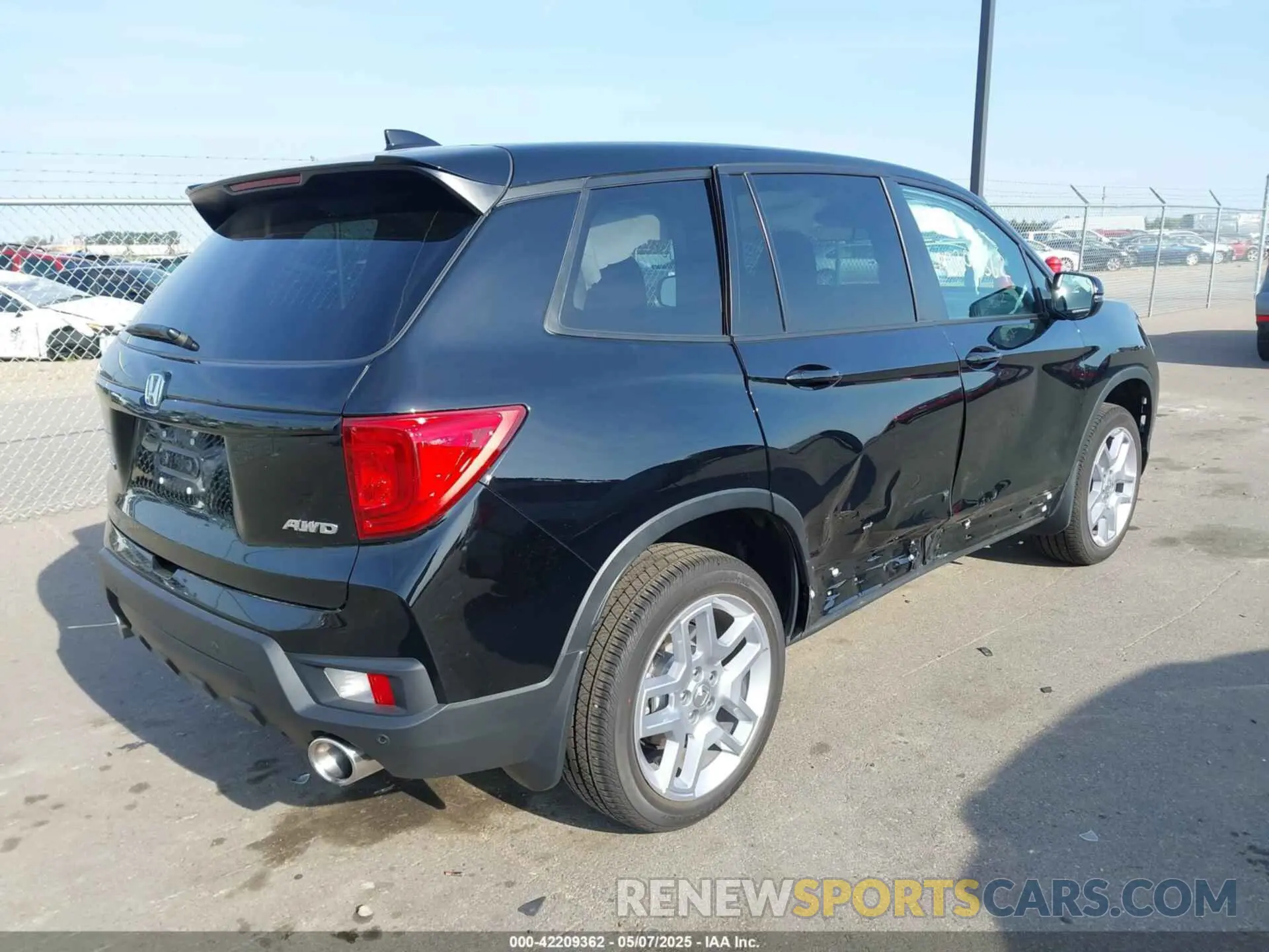 4 Photograph of a damaged car 5FNYF8H51SB012730 HONDA PASSPORT 2025