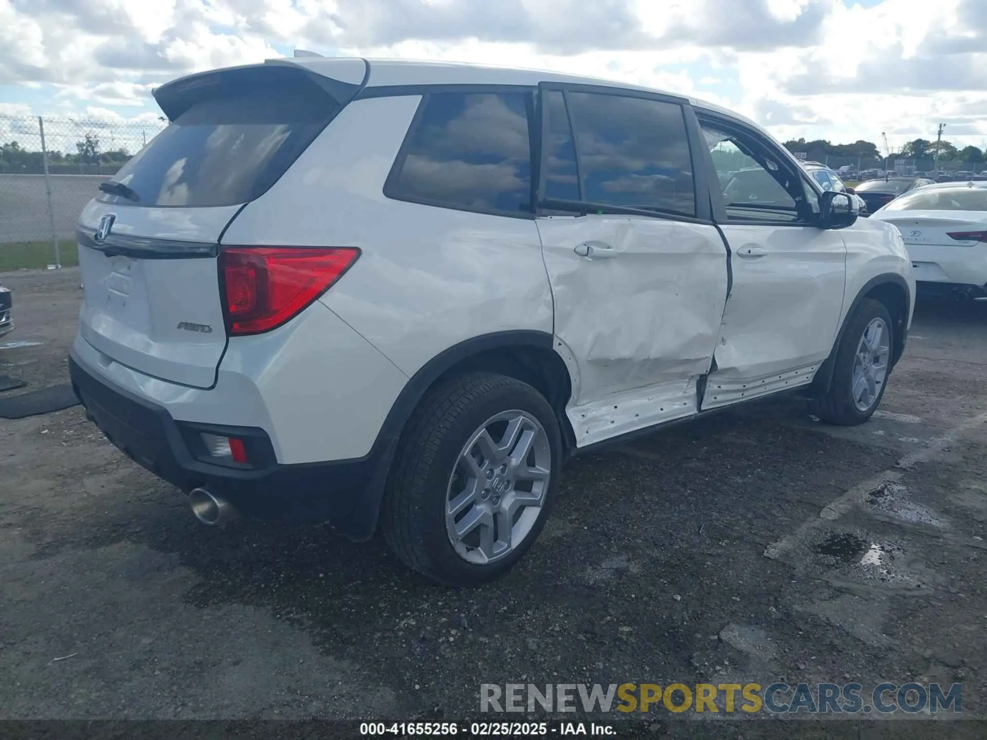 4 Photograph of a damaged car 5FNYF8H52SB001266 HONDA PASSPORT 2025