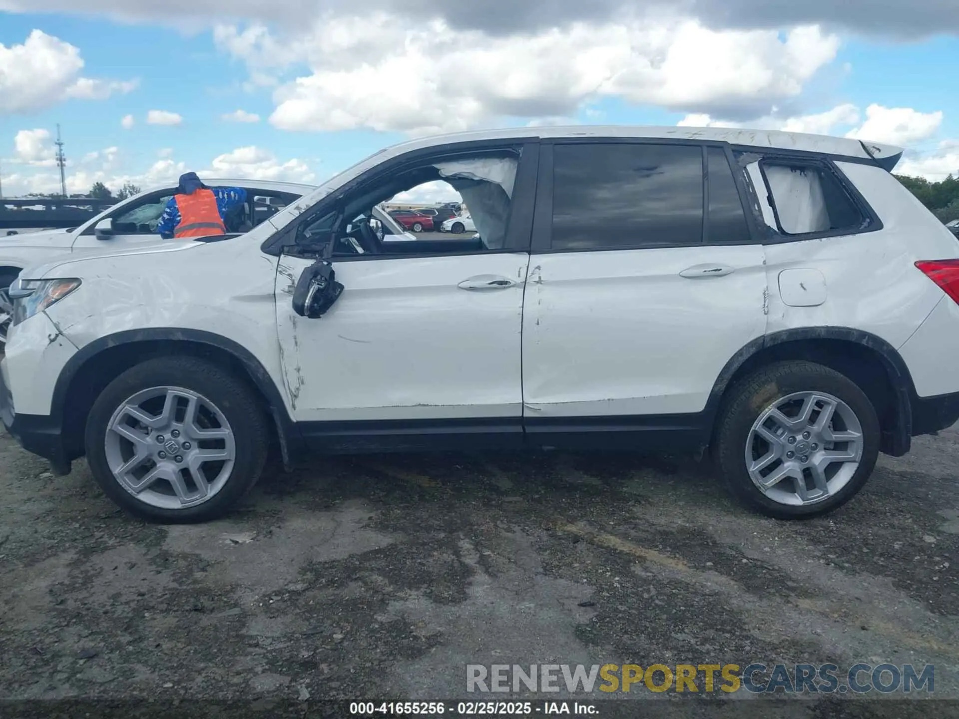 6 Photograph of a damaged car 5FNYF8H52SB001266 HONDA PASSPORT 2025