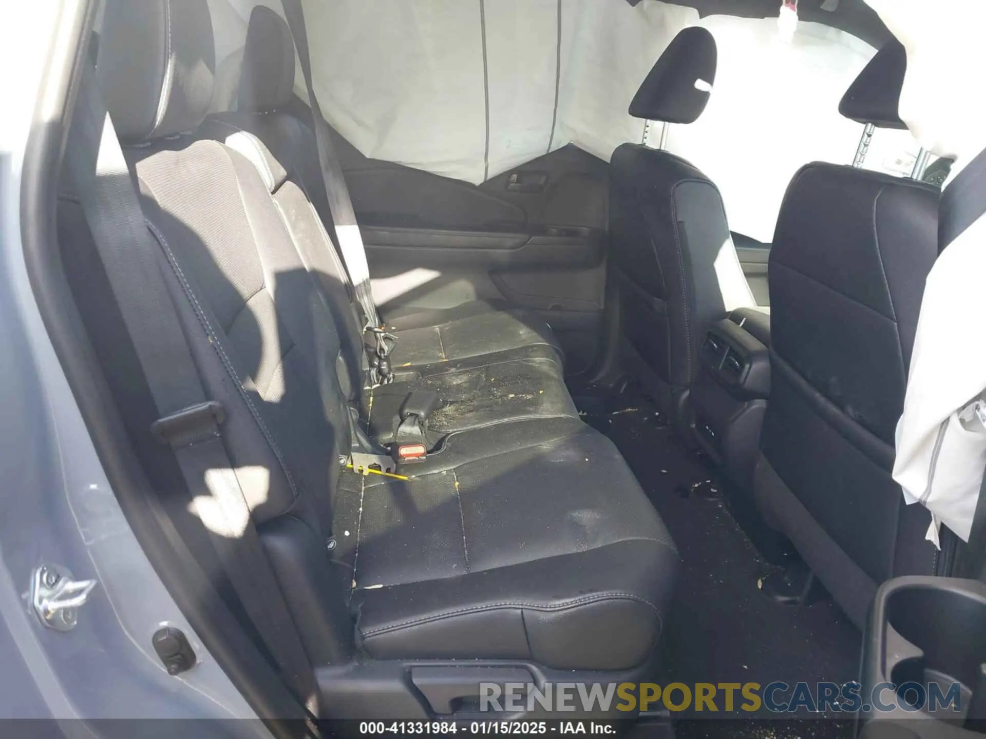 8 Photograph of a damaged car 5FNYF8H53SB001311 HONDA PASSPORT 2025