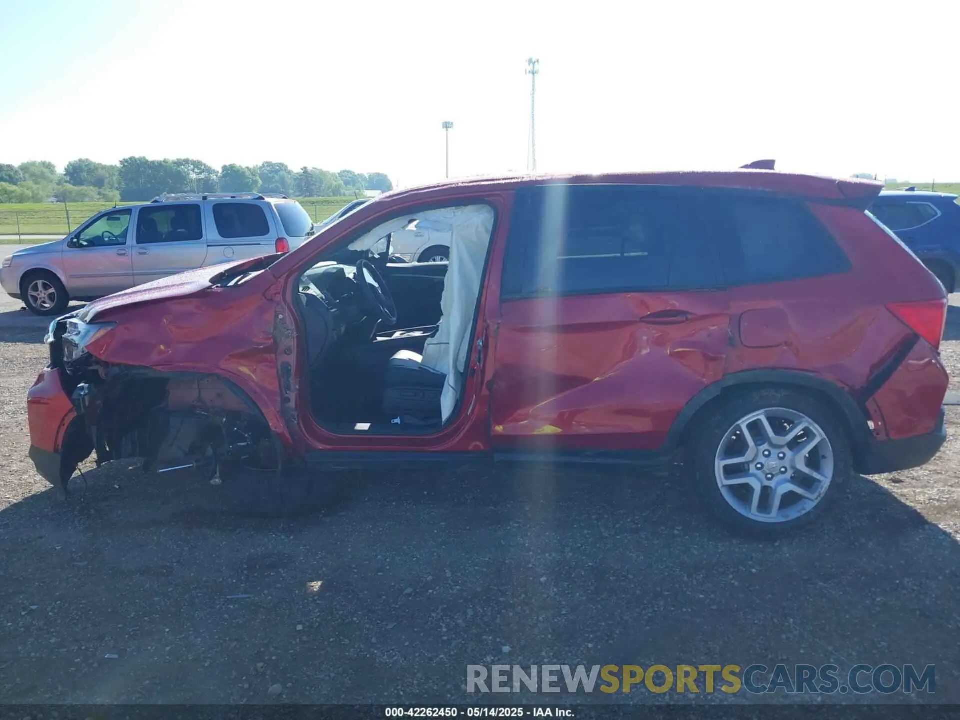 14 Photograph of a damaged car 5FNYF8H56SB001075 HONDA PASSPORT 2025