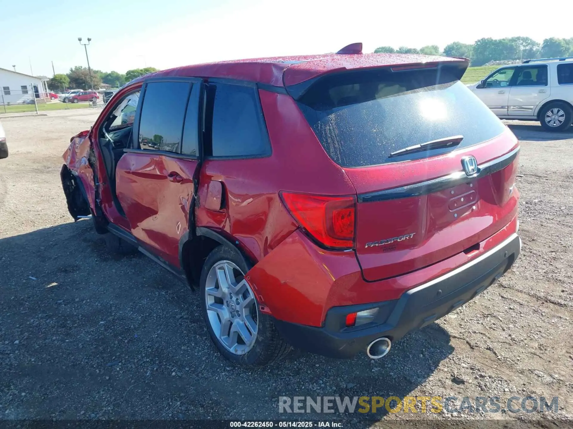 3 Photograph of a damaged car 5FNYF8H56SB001075 HONDA PASSPORT 2025