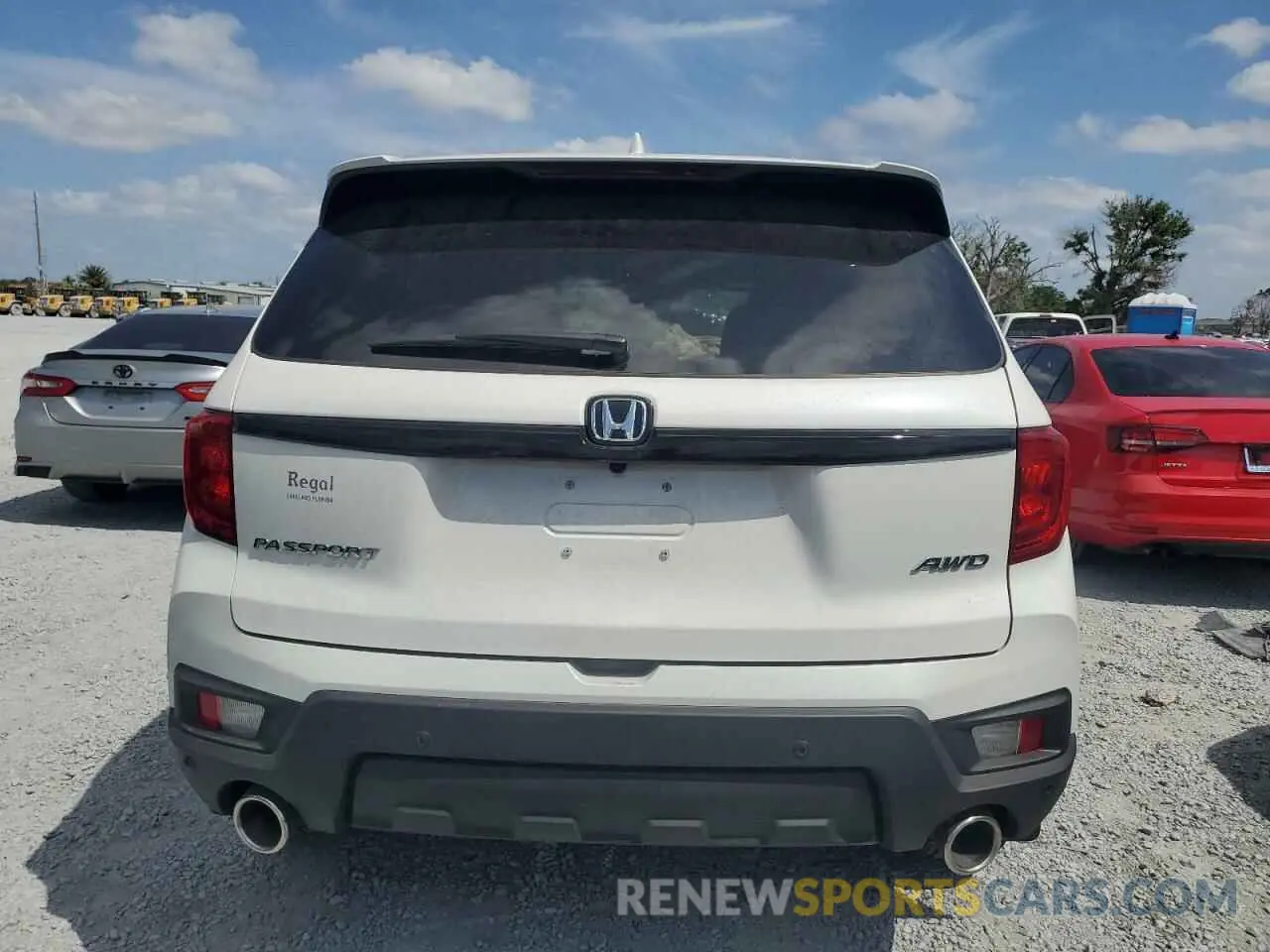 6 Photograph of a damaged car 5FNYF8H59SB010319 HONDA PASSPORT 2025