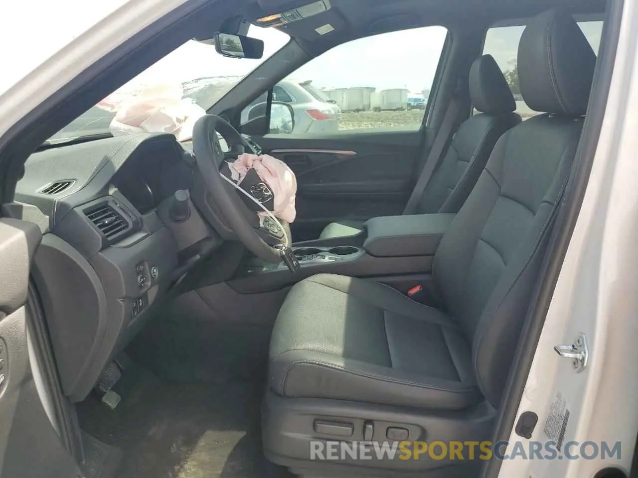 7 Photograph of a damaged car 5FNYF8H59SB010319 HONDA PASSPORT 2025