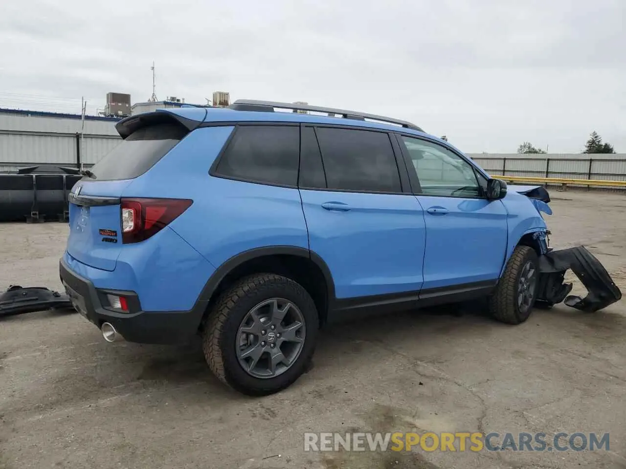3 Photograph of a damaged car 5FNYF8H65SB002839 HONDA PASSPORT 2025