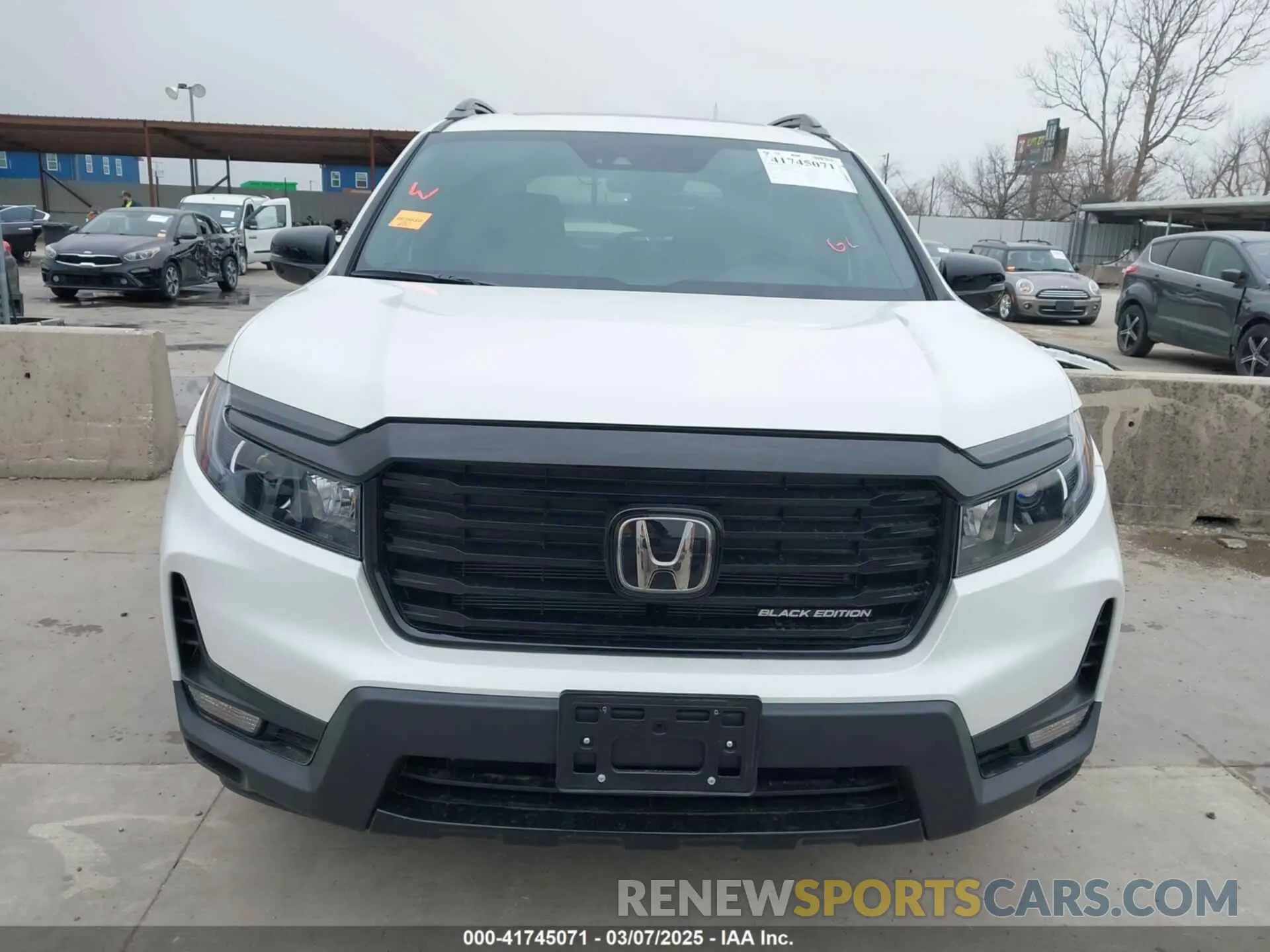 13 Photograph of a damaged car 5FNYF8H88SB013626 HONDA PASSPORT 2025