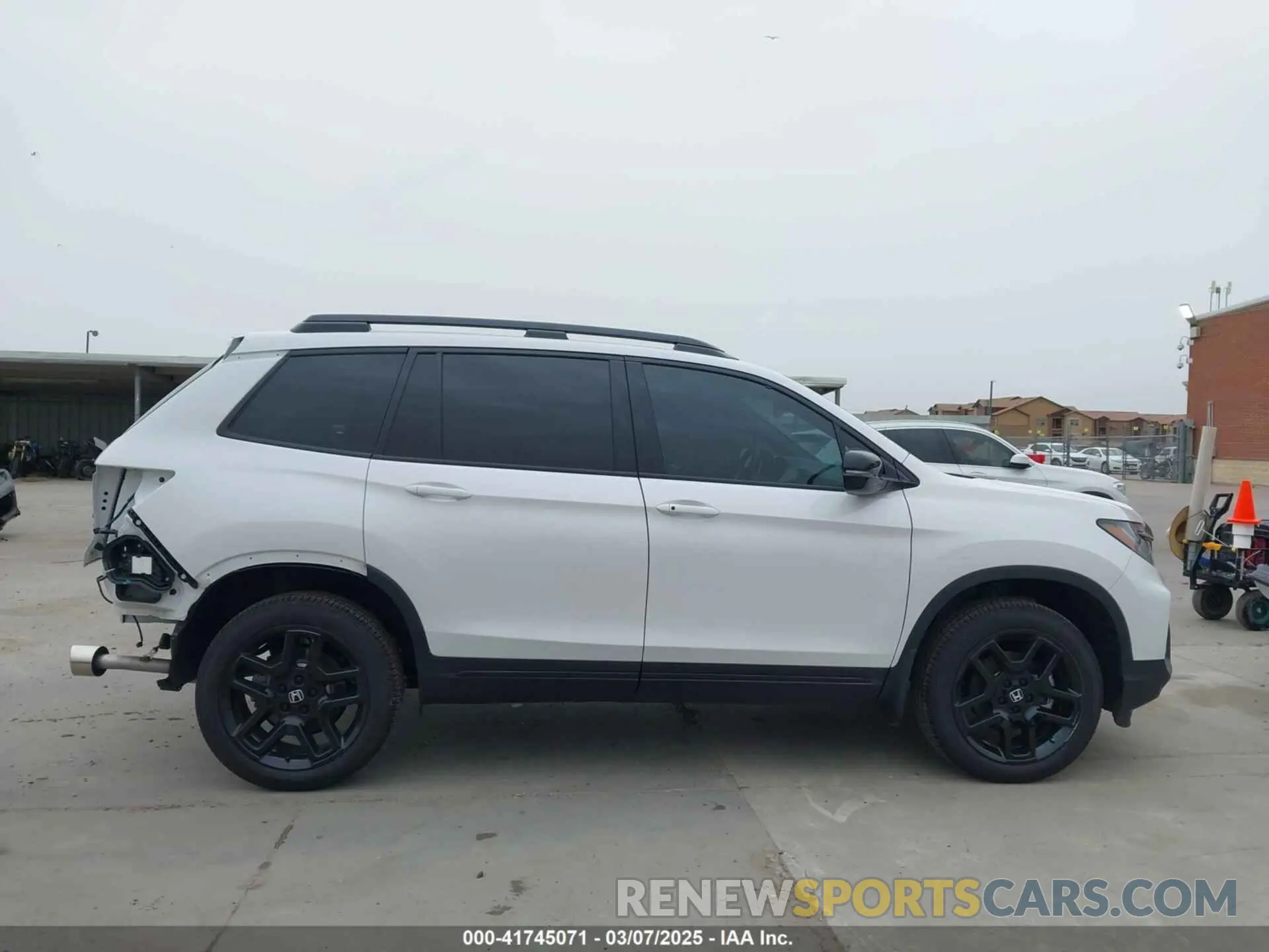14 Photograph of a damaged car 5FNYF8H88SB013626 HONDA PASSPORT 2025