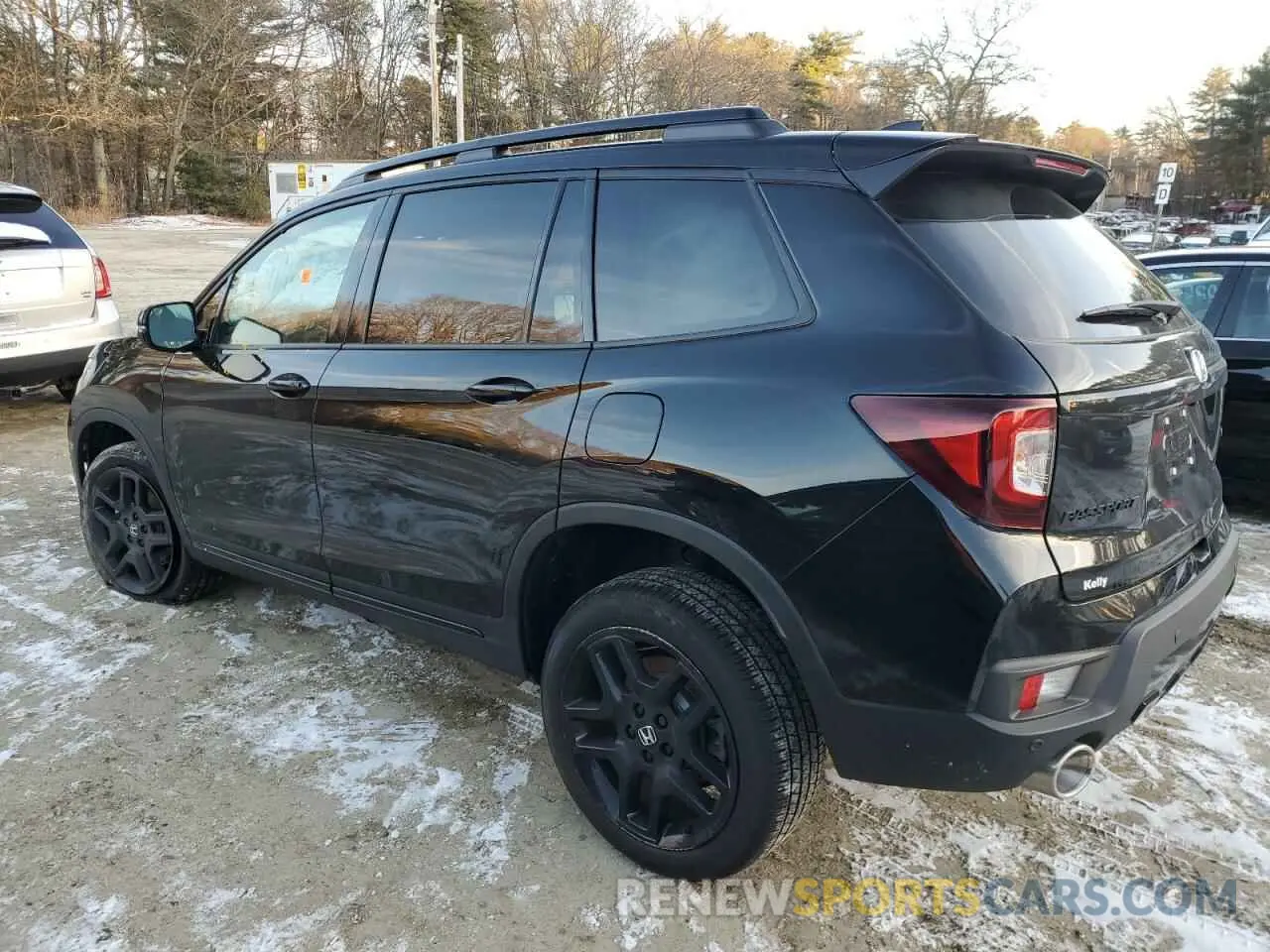 2 Photograph of a damaged car 5FNYF8H8XSB005575 HONDA PASSPORT B 2025