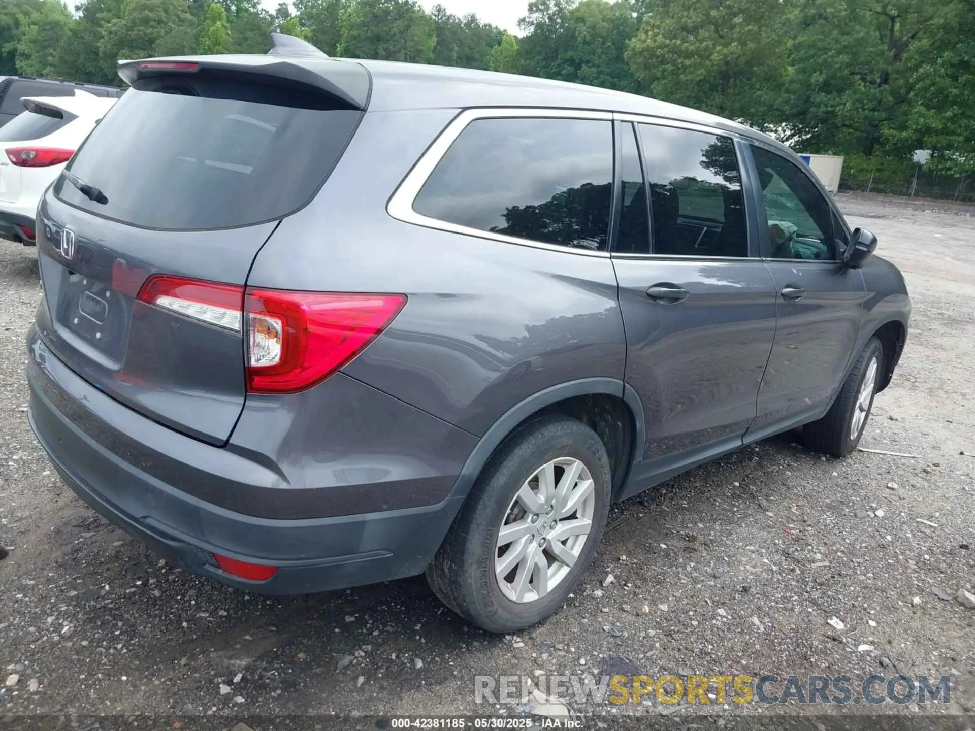 4 Photograph of a damaged car 5FNYF5H10KB028235 HONDA PILOT 2019