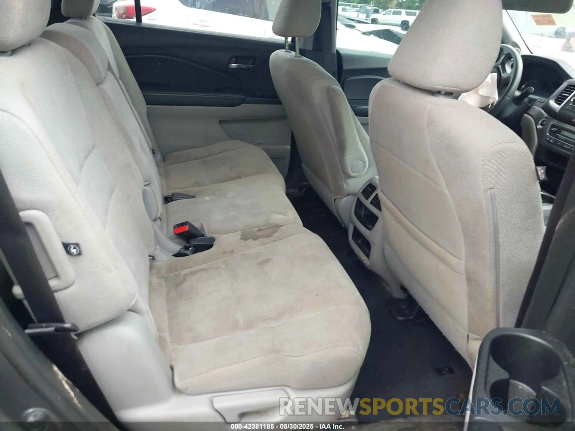 8 Photograph of a damaged car 5FNYF5H10KB028235 HONDA PILOT 2019